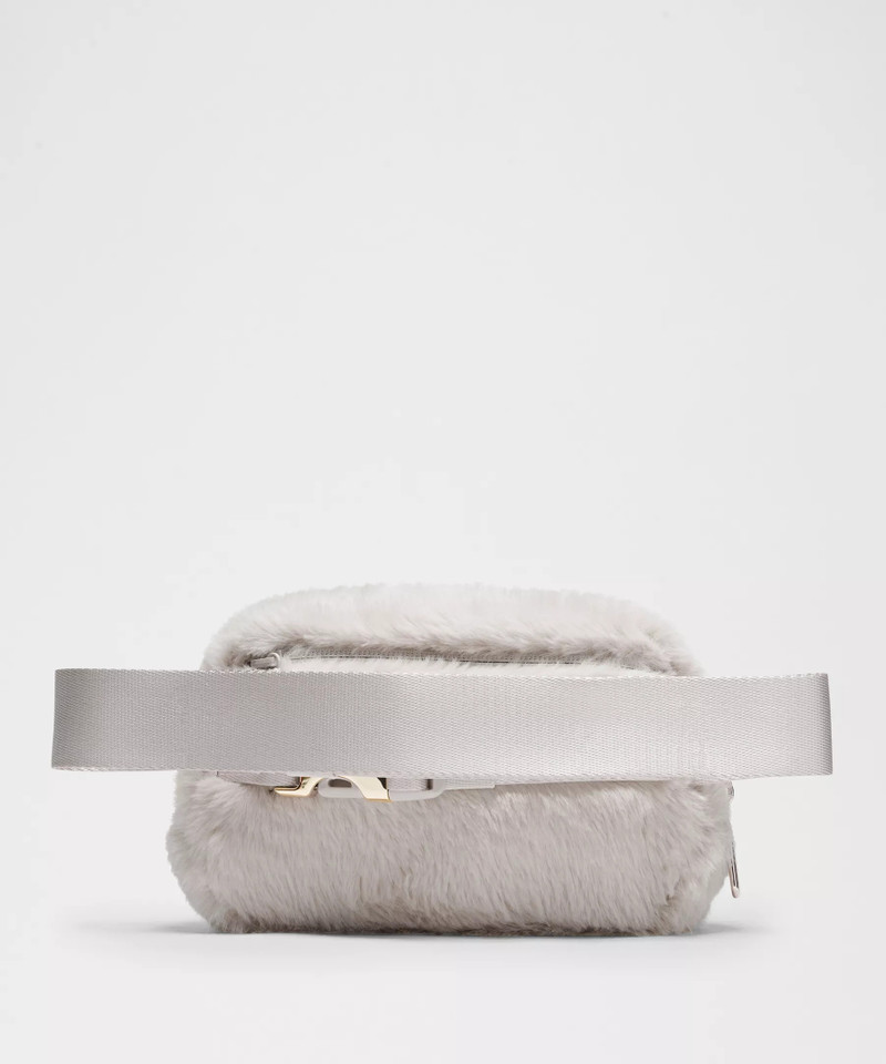 Everywhere Belt Bag 1L *Plush Fleece 3