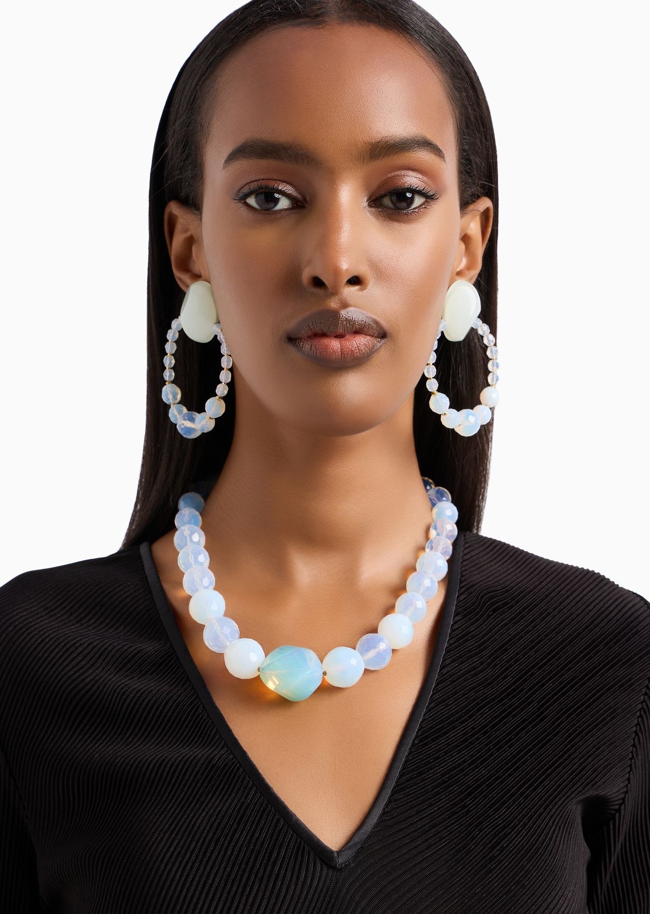 Choker necklace with opalescent spheres - 3