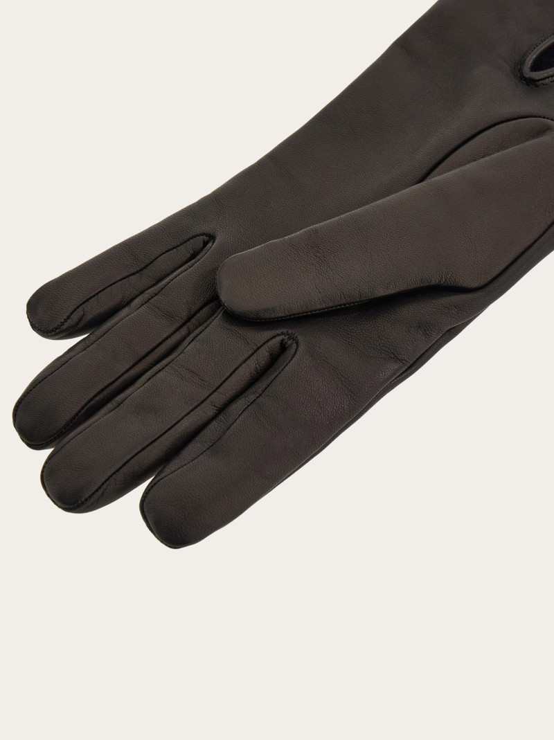 Gloves with buckle 4