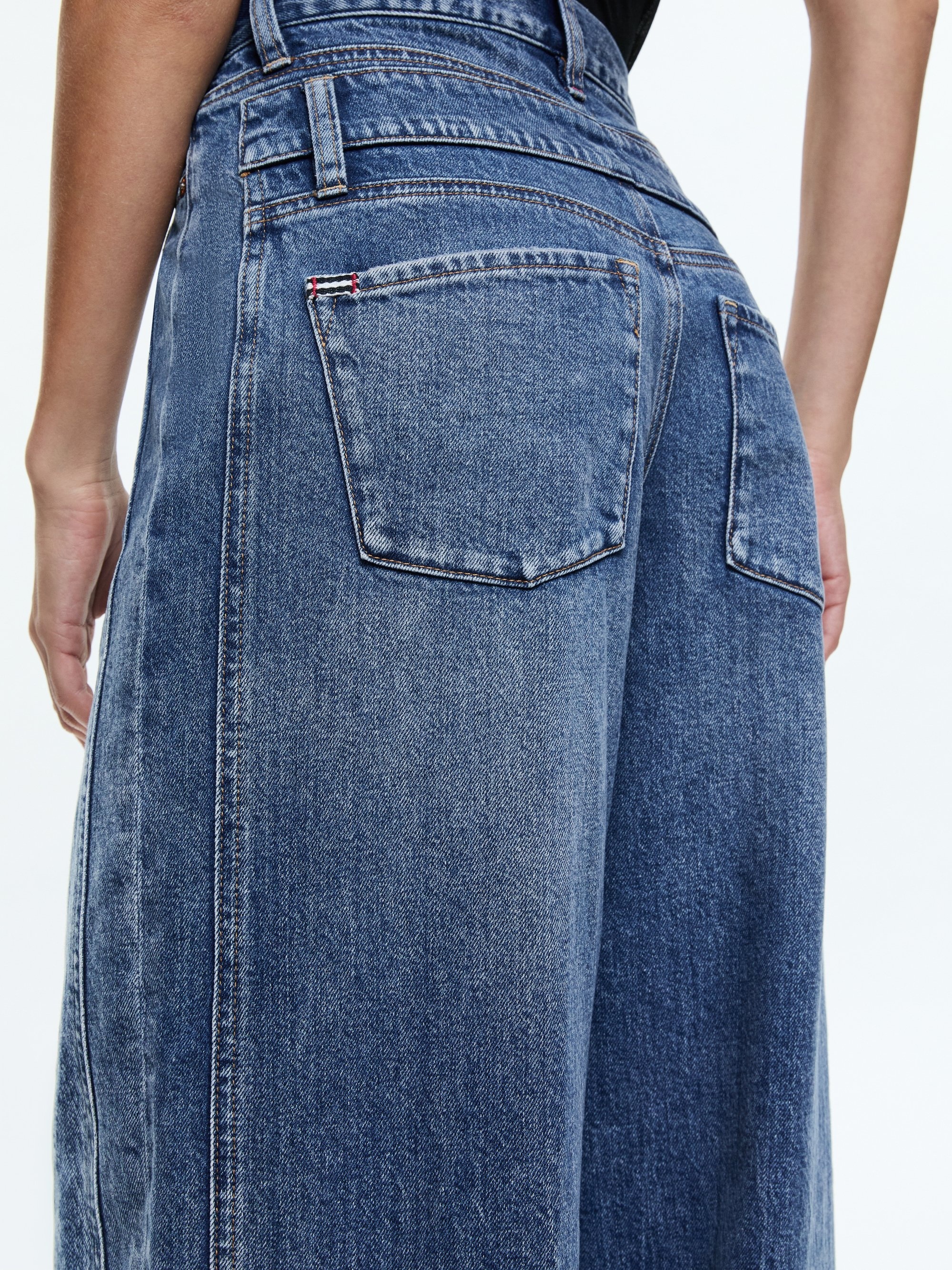 Alice + Olivia HIGH RISE DOUBLE WAISTBAND COOL JEAN | REVERSIBLE