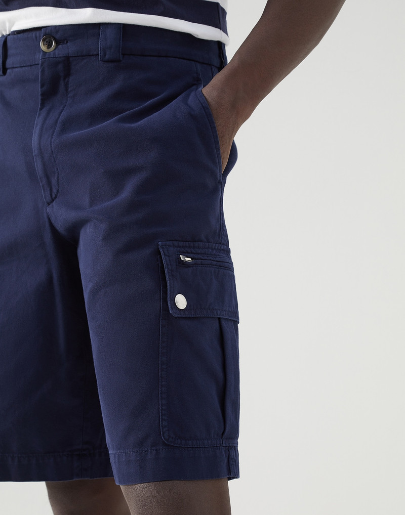 Garment-dyed leisure fit Bermuda shorts in twisted cotton gabardine with cargo pockets 3