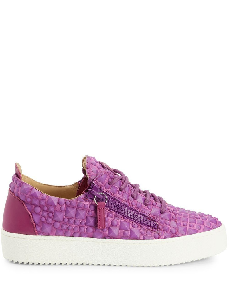 3D detailing low-top trainers 1