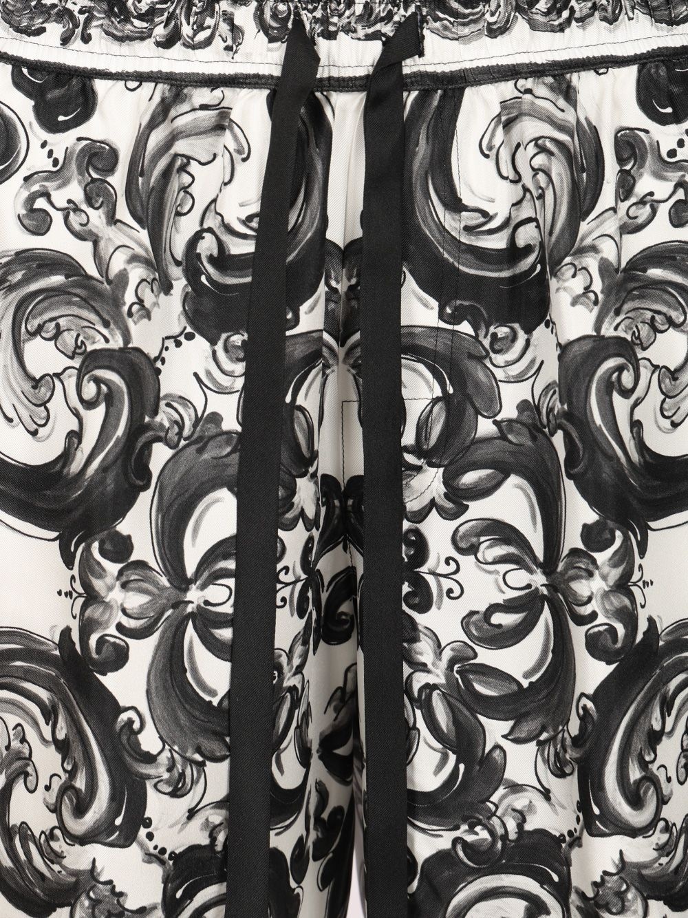 Bermuda Shorts In Silk With Majolica Print Trousers Black - 4