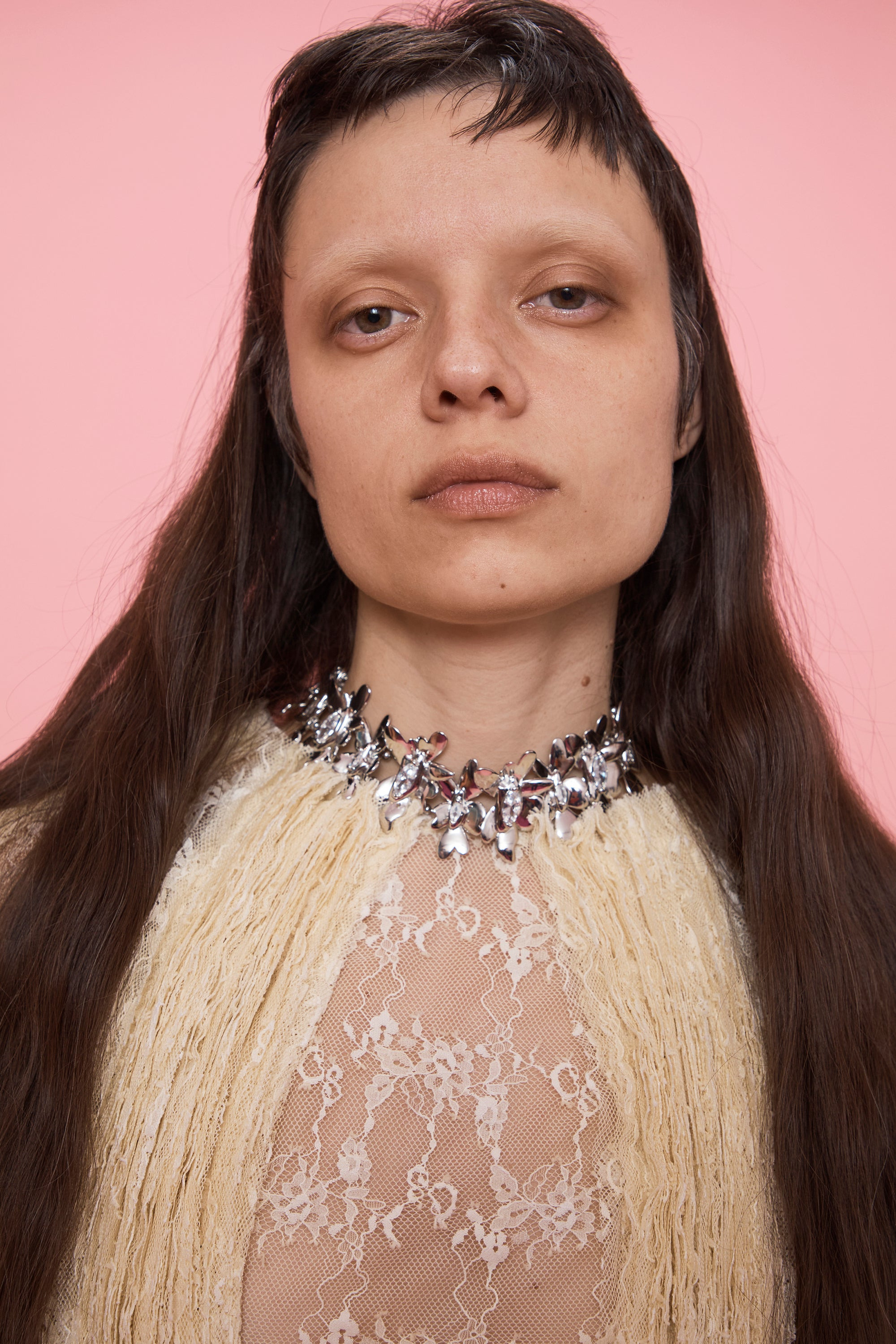 CRYSTAL CLEAR MEGA DAISY NECKLACE - 2