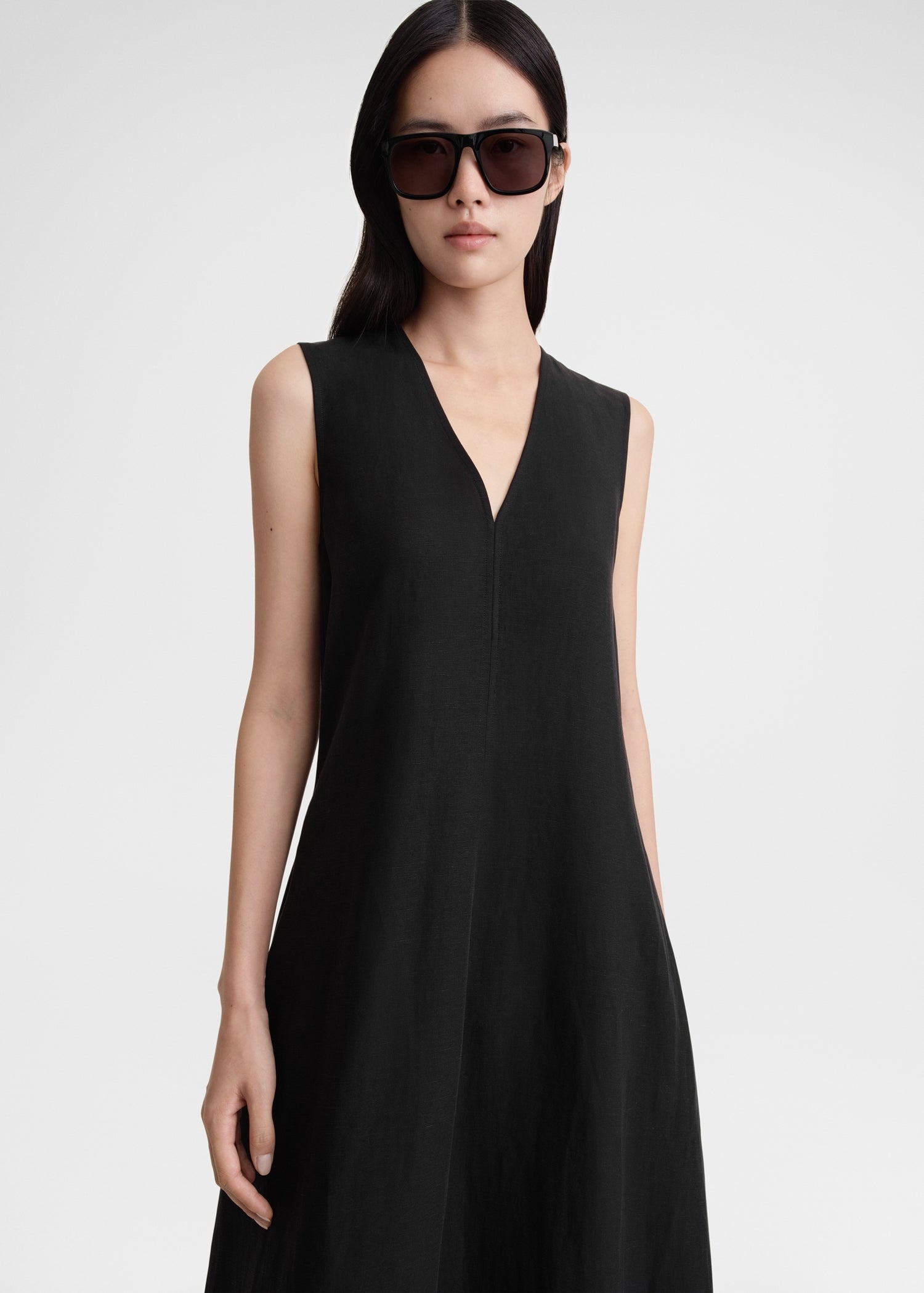 Fluid V-neck dress black - 3