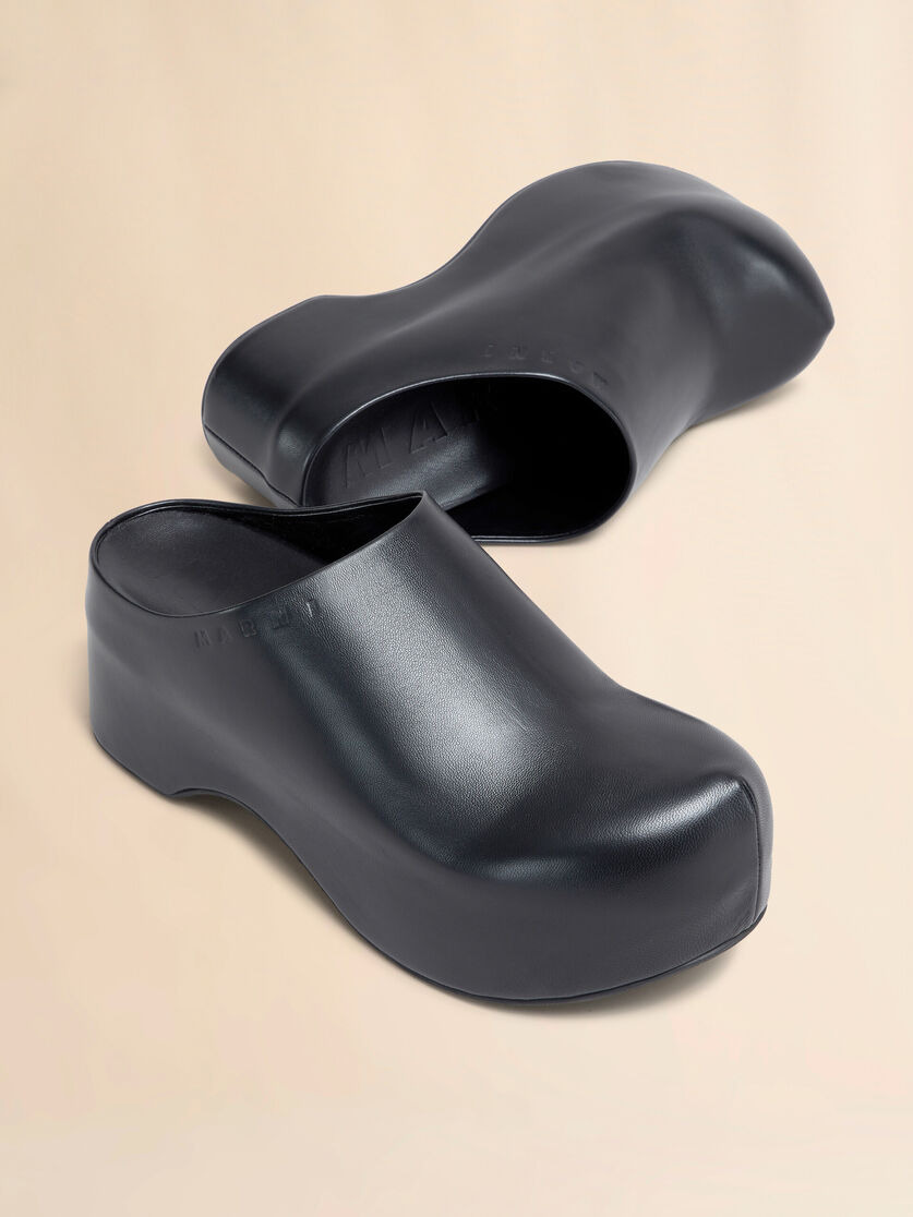 BLACK LEATHER CHUNKY CLOG SABOT - 4