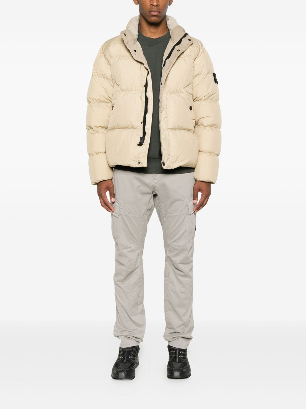 Compass-badge quilted puffer jacket - 2