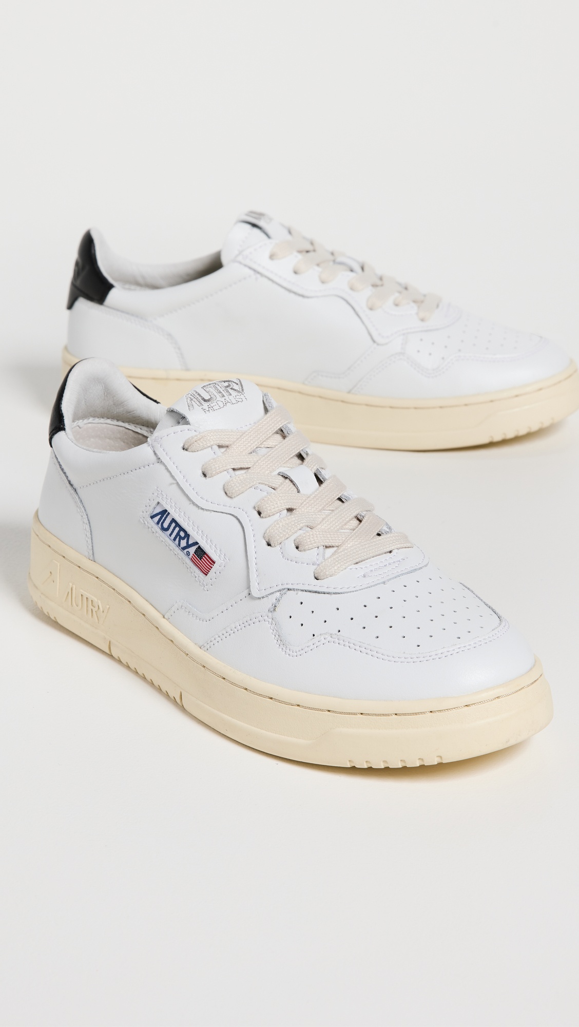 Medalist Low Top Sneakers - 3
