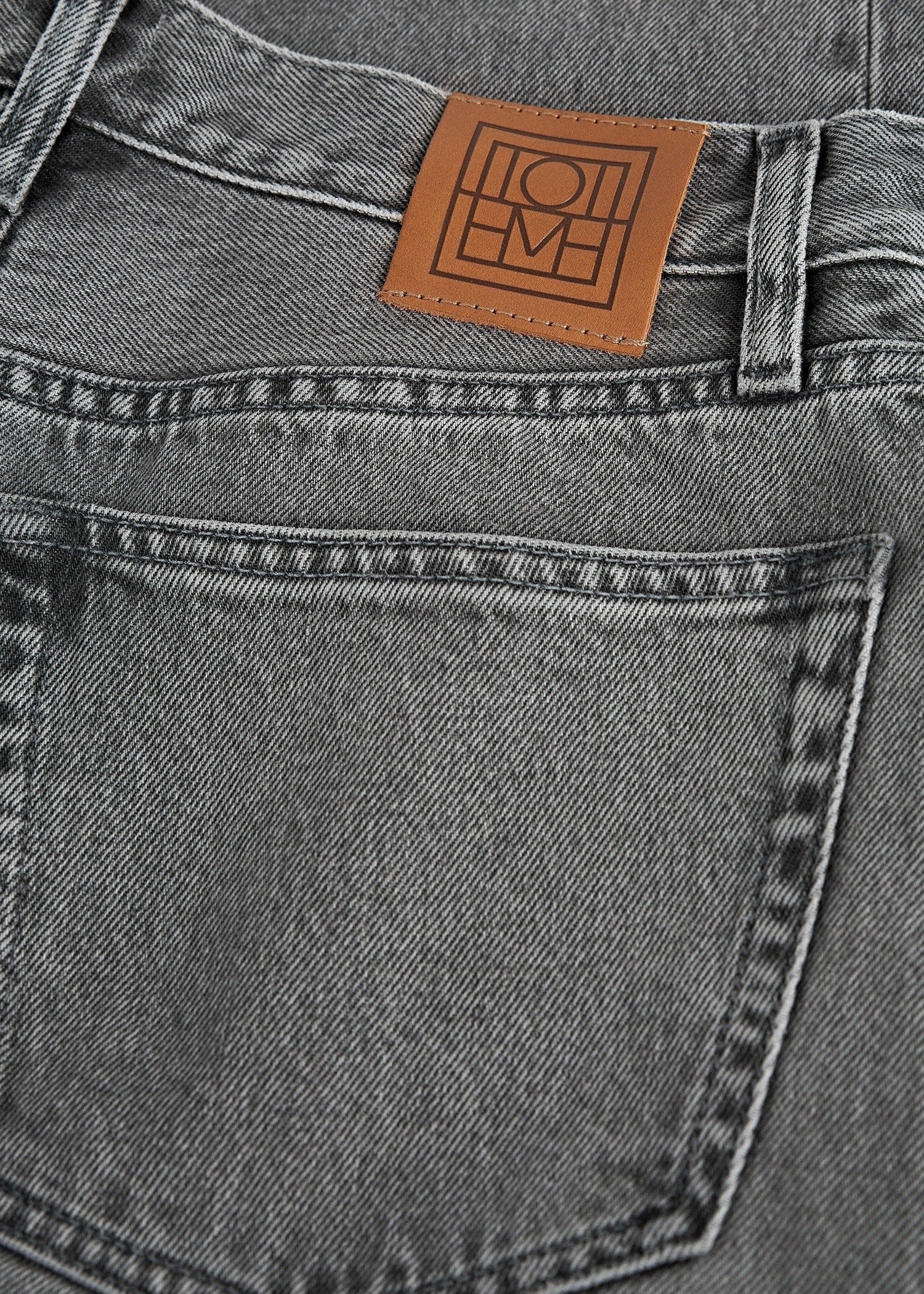 Totême Twisted seam denim full length mid grey | REVERSIBLE