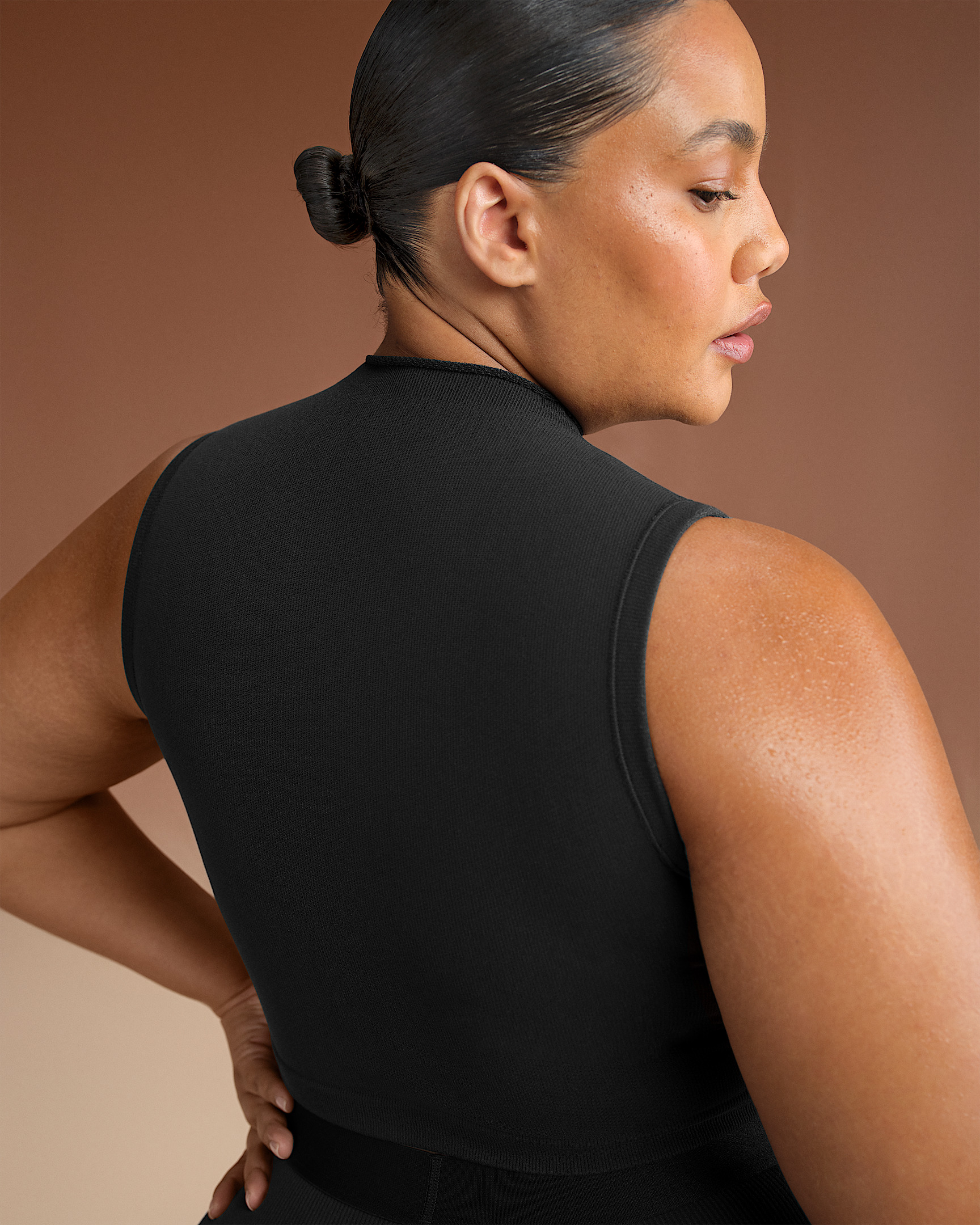 NikeSKIMS Vintage Seamless Women's Mock-Neck Long-Line Bra - 8