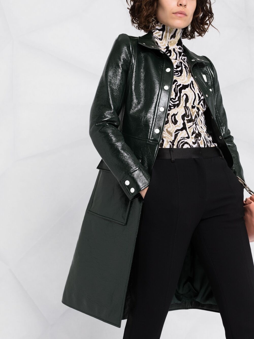 logo-appliqué vinyl trench coat - 3