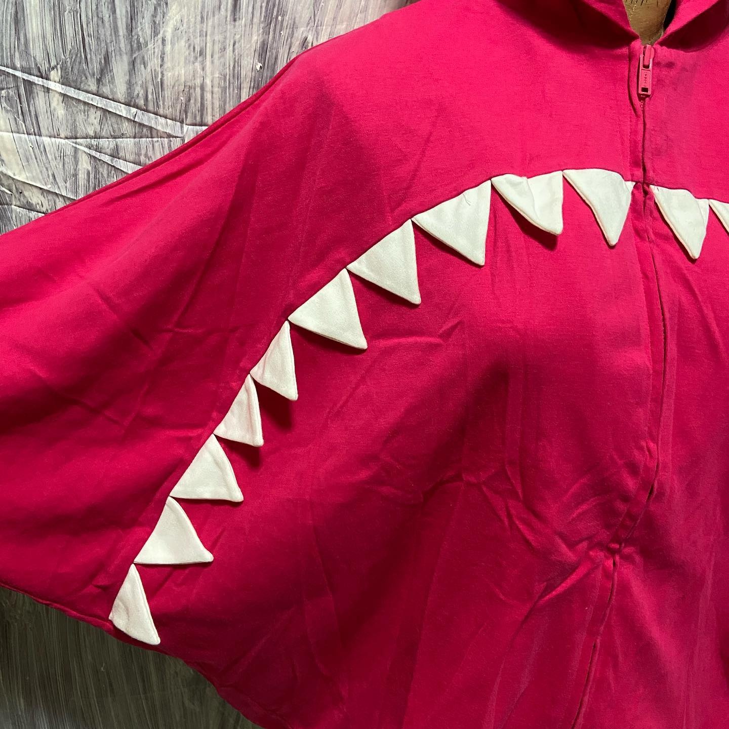 20471120 - 20471120 hyoma shark eyeholes hood jacket Size s - 6
