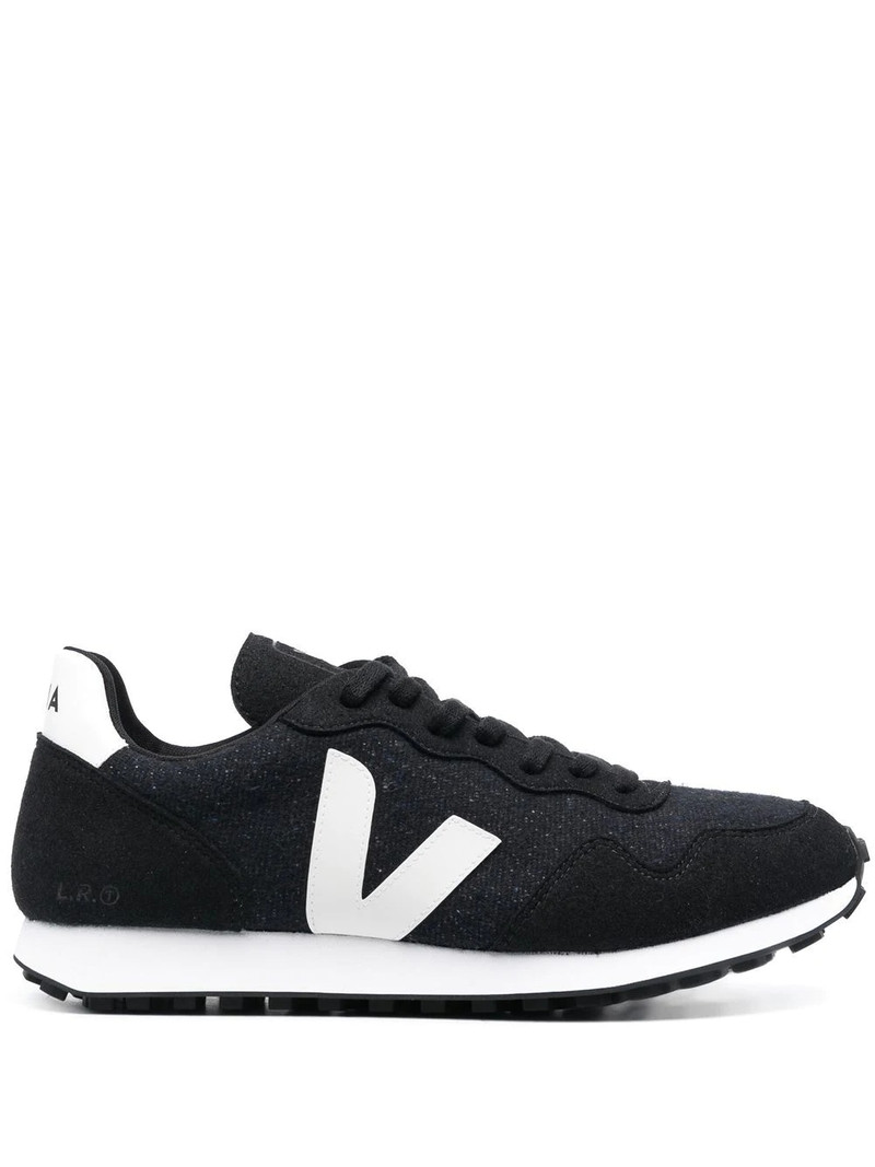 logo-patch low-top sneakers 1