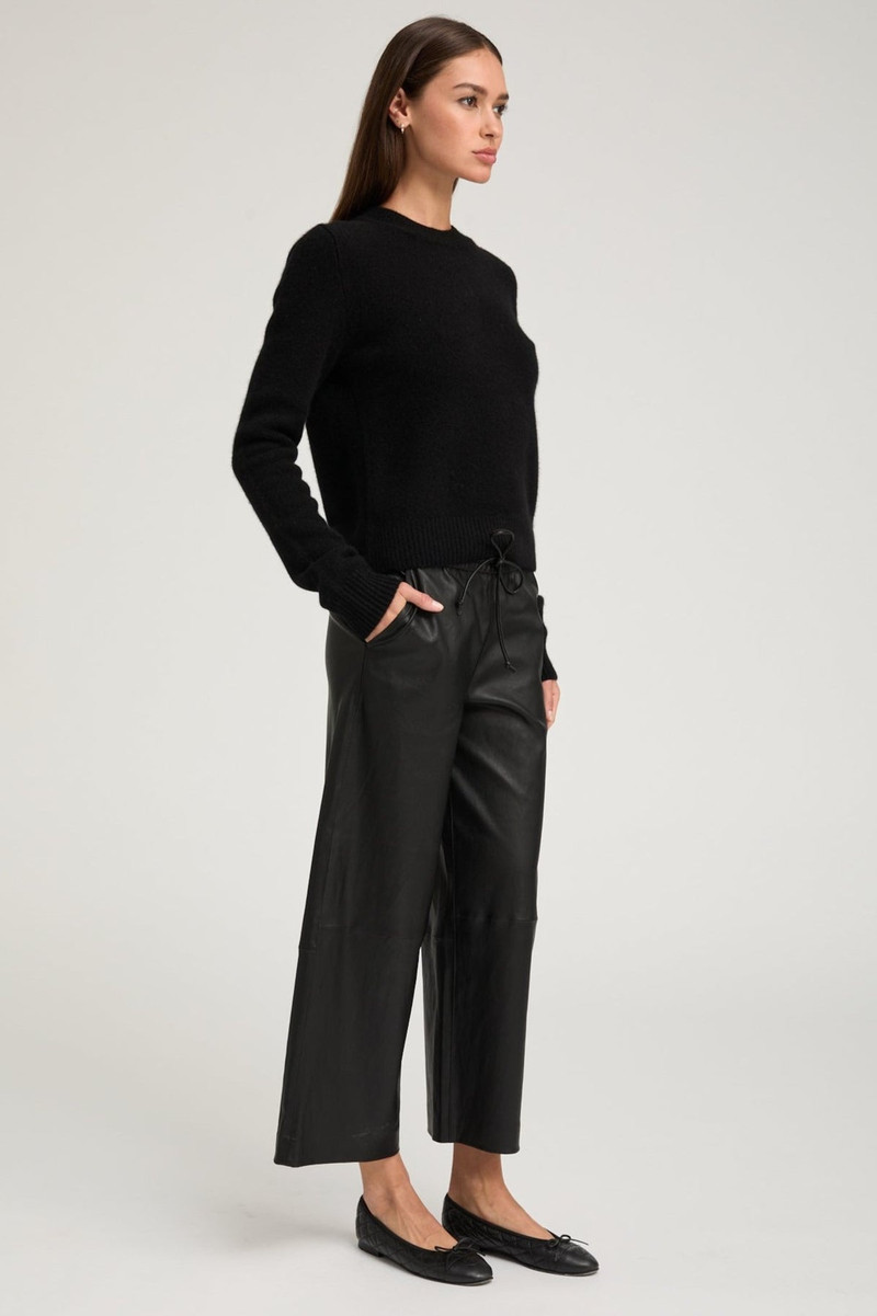 SPRWMN BLACK LEATHER CROPPED BAGGY PANTS outlook