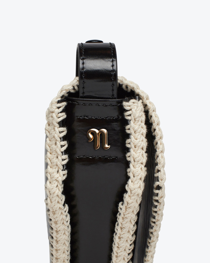 THE TRIANGLE BAG MINI - Patent alt-nappa shoulder bag - Black/creme 3