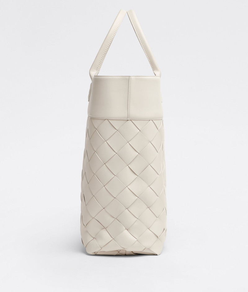 Bottega Veneta Cabat outlook