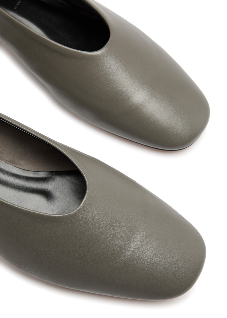 Aeyde Delia 30 Leather Pumps - 3