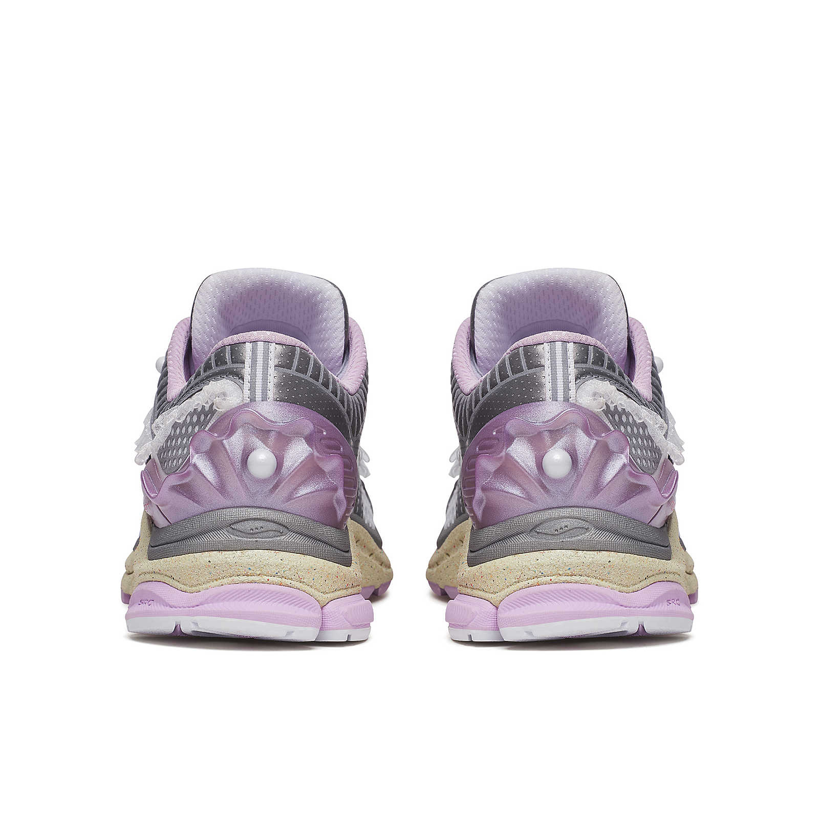 Metagirl X Saucony ProGrid Paramount - 4