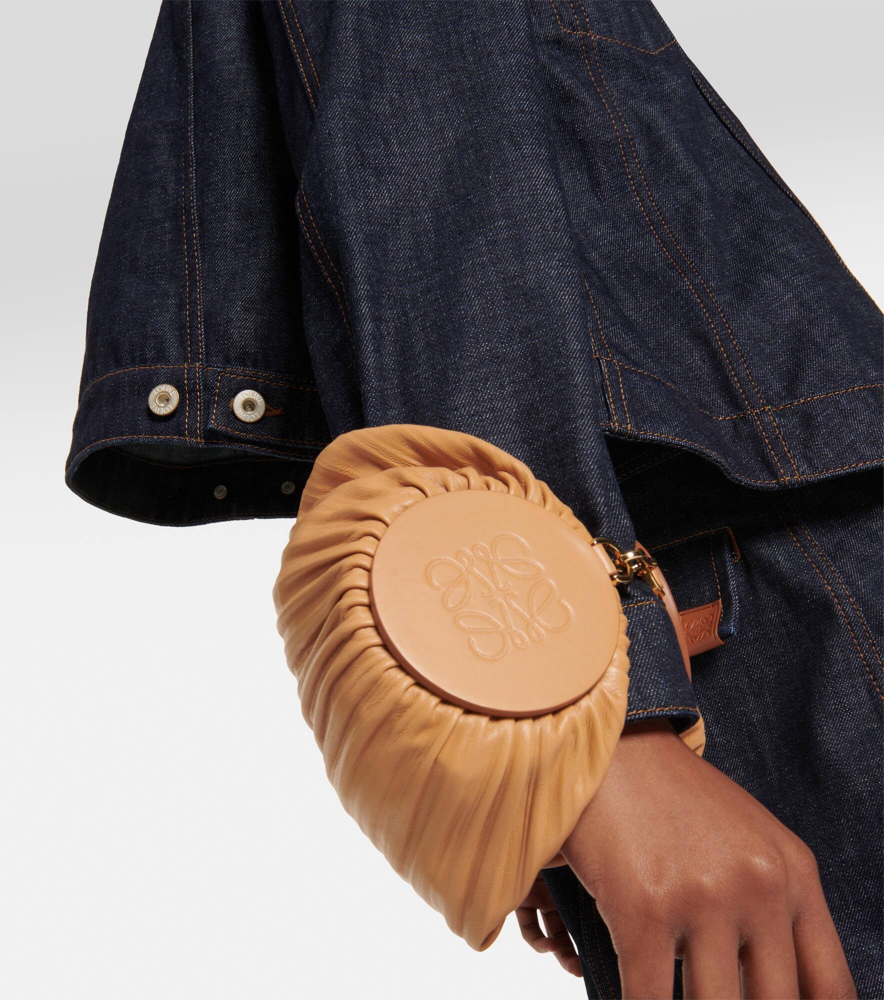 Bracelet pleated leather shoulder bag - 2