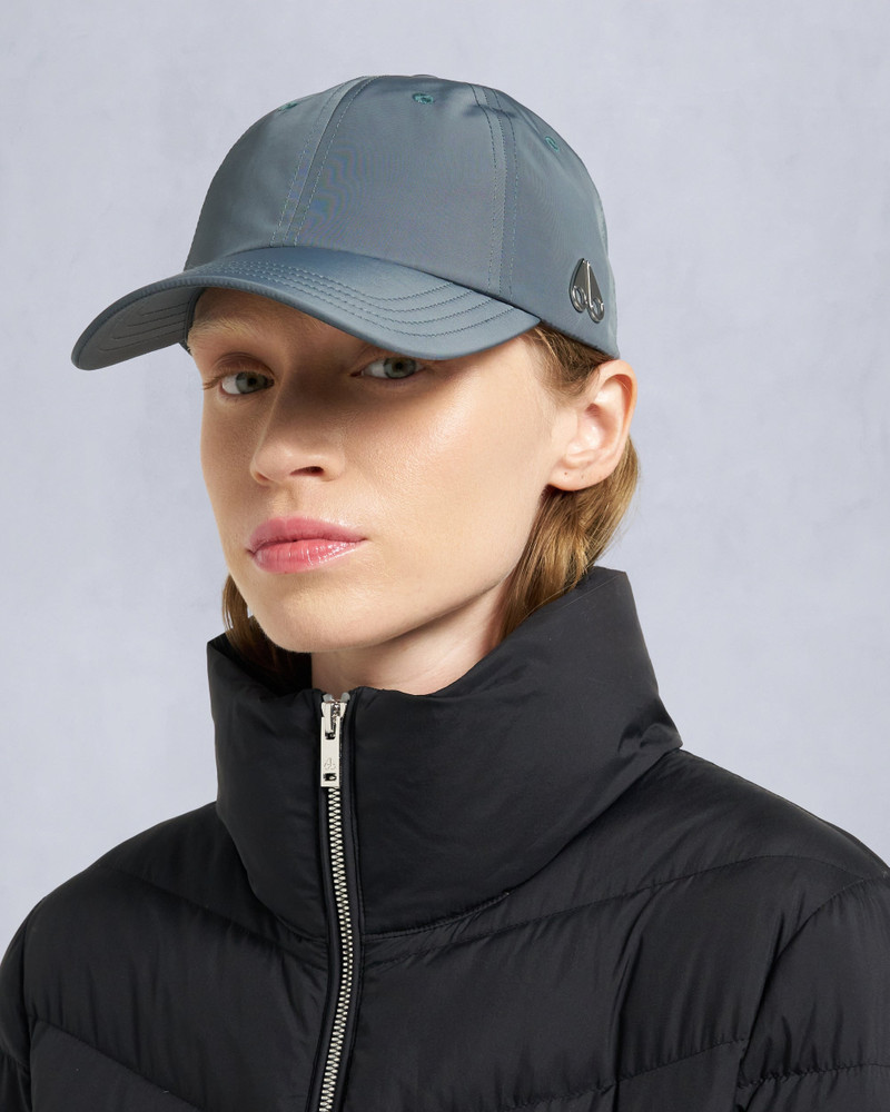 MOOSE KNUCKLES CRESCENT LOGO CAP outlook