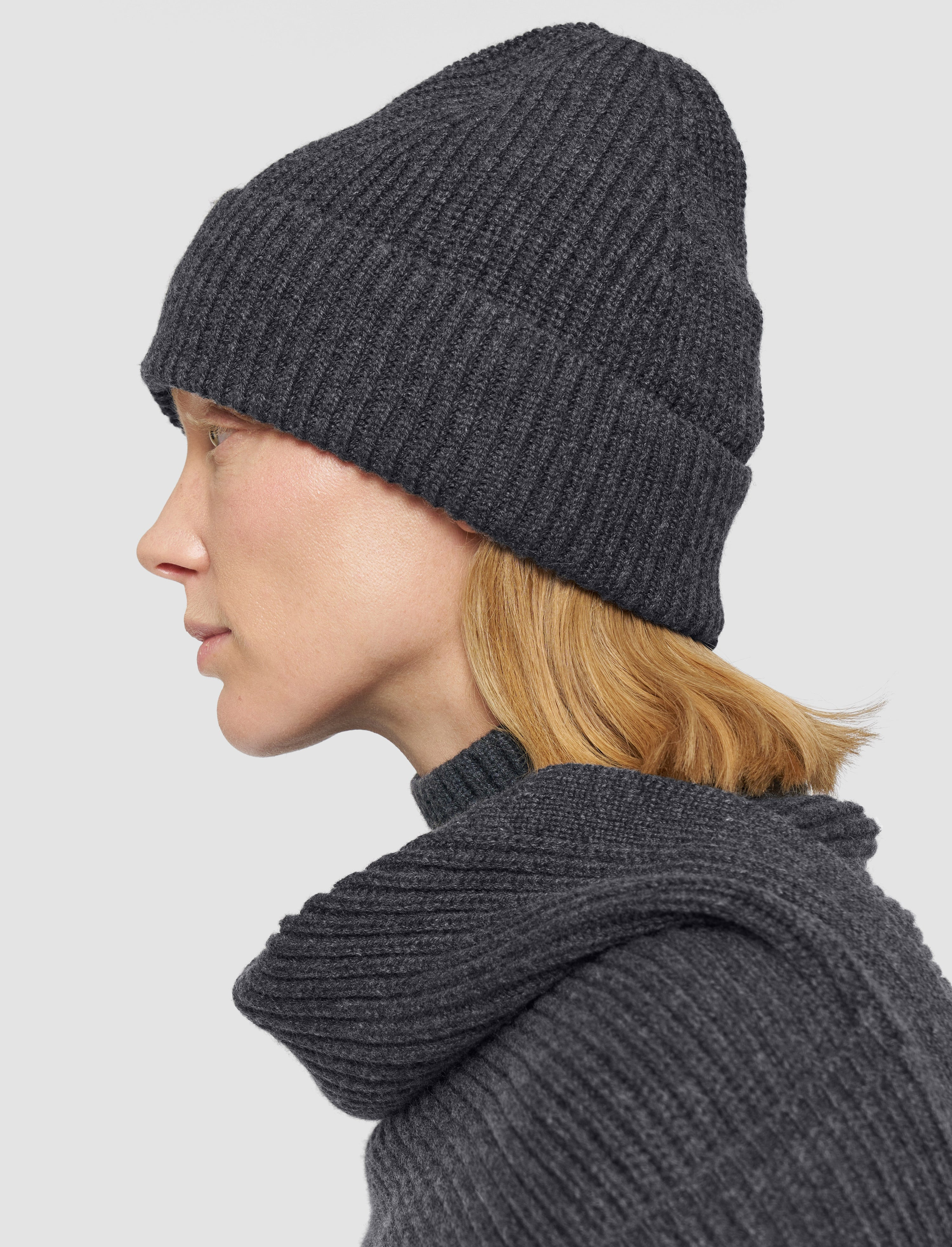 Light Cardigan Stitch Hat - 2
