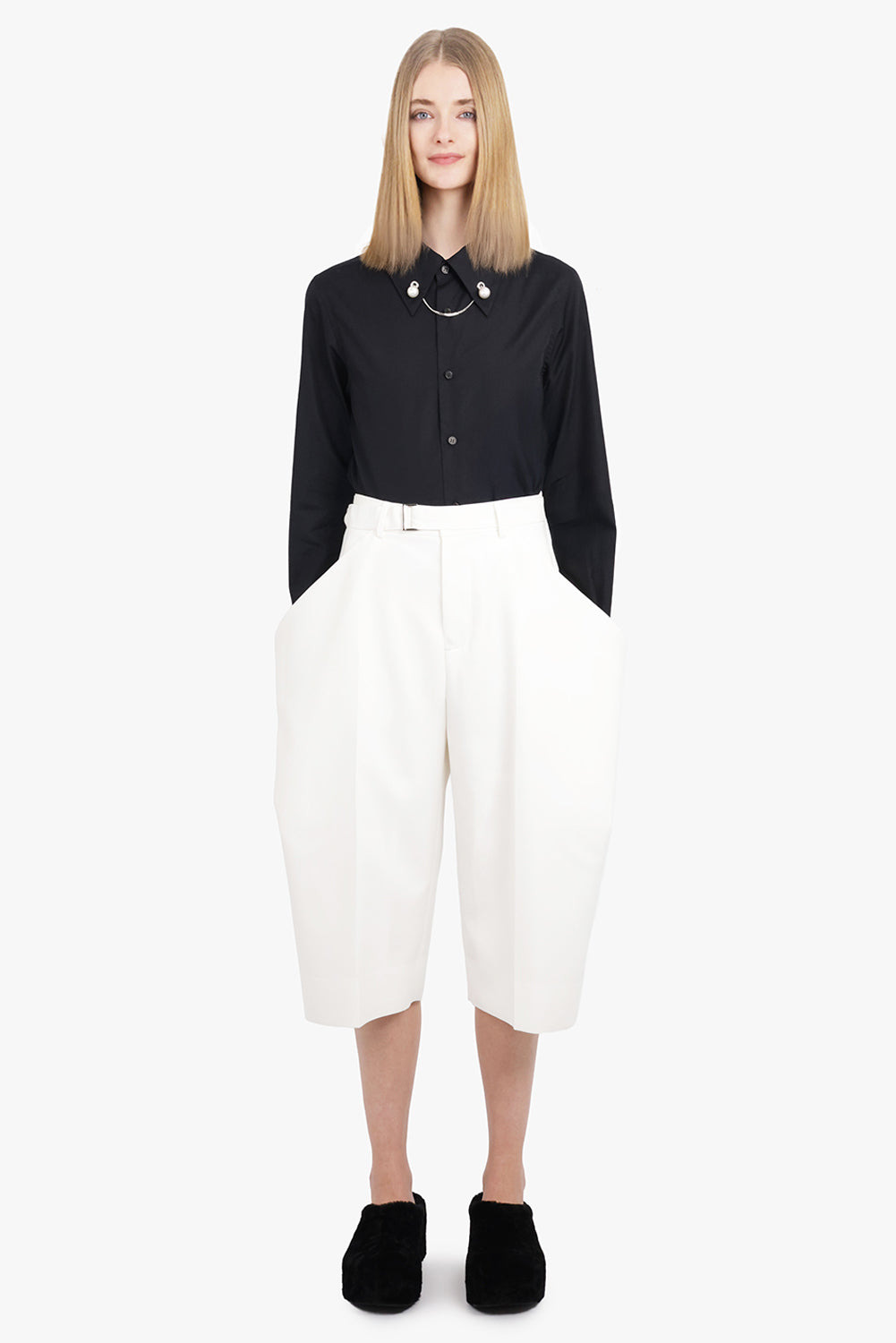L/S SHIRT WITH PEARL DETAIL COLLAR CHAIN | BLACK - 2