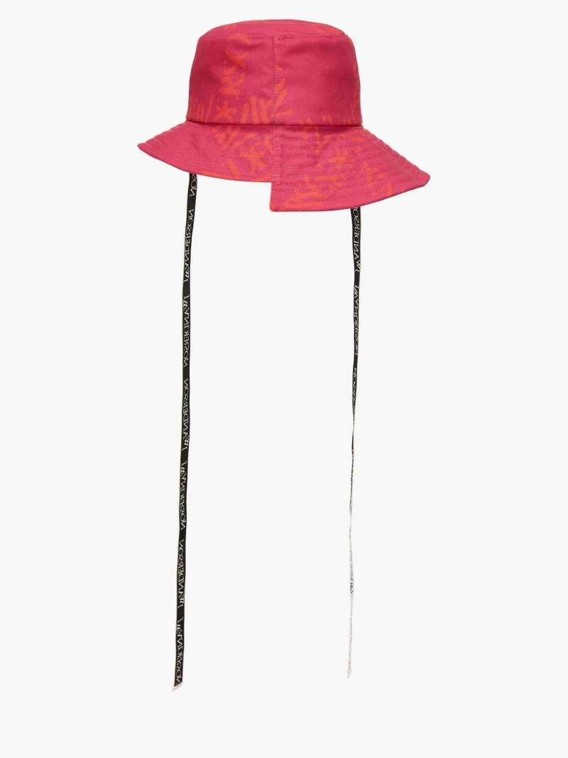 ASYMMETRIC BUCKET HAT 1