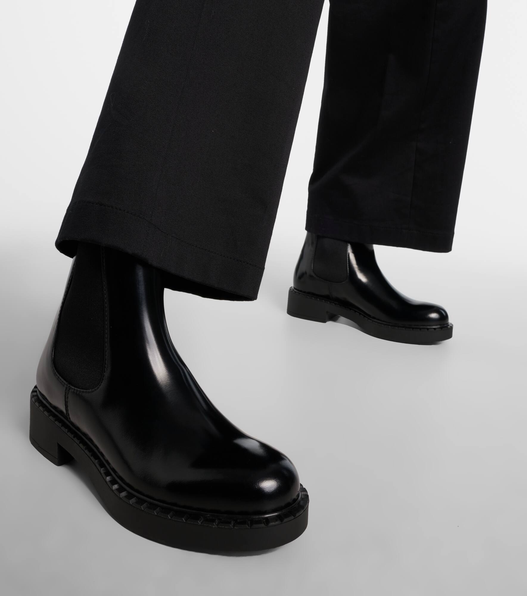 Leather Chelsea boots - 7