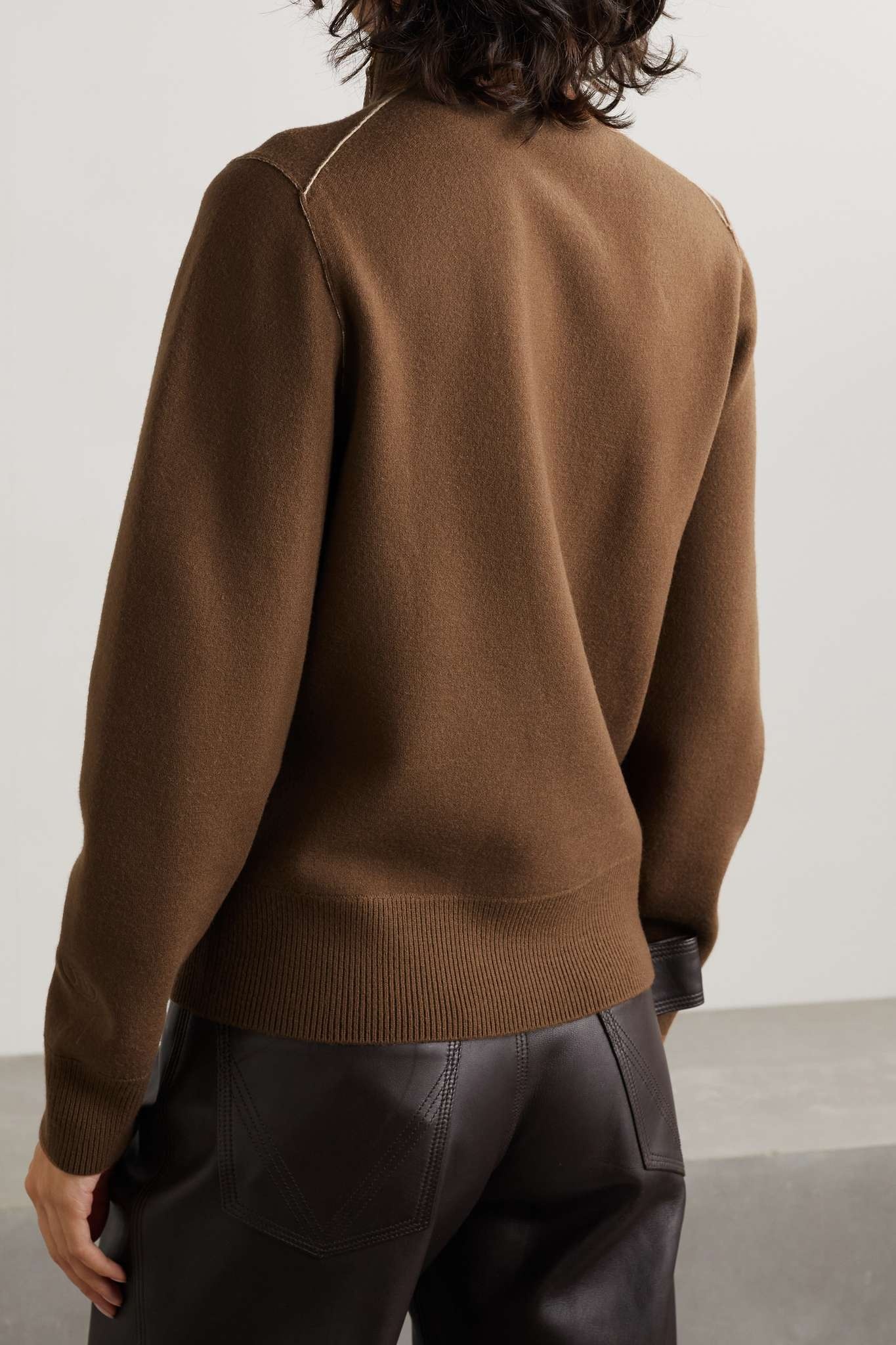 Two-tone wool-blend turtleneck sweater - 4