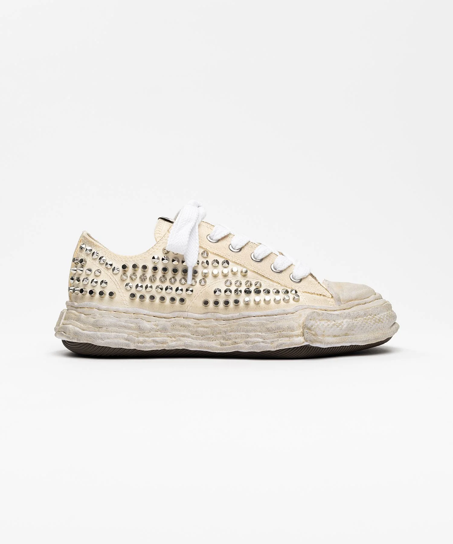 【EXCLUSIVE EDITION】"PETERSON23"OG Sole Studded Canvas Low-top Sneaker - 1