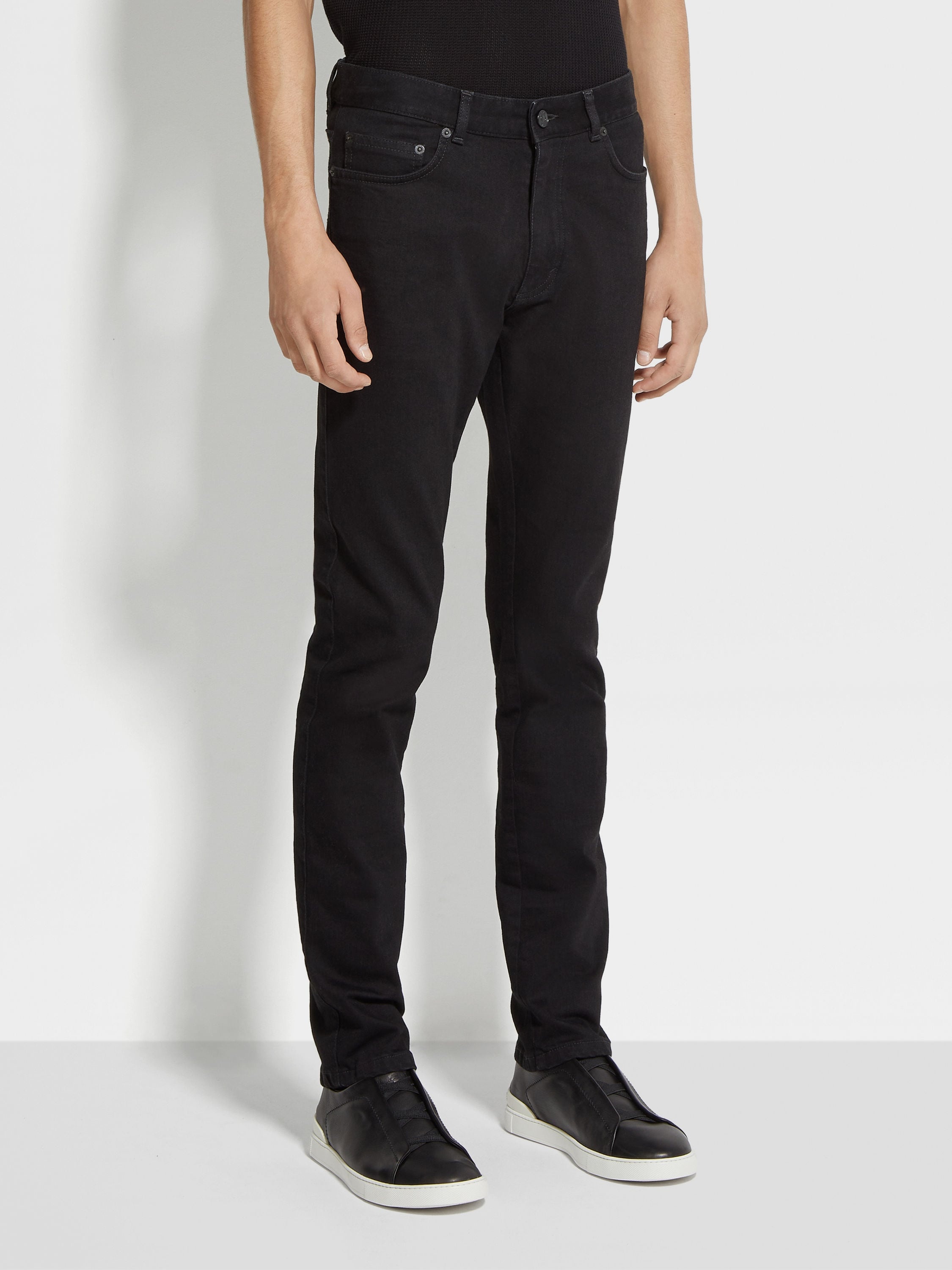 BLACK RINSE-WASHED STRETCH COTTON ROCCIA JEANS - 4