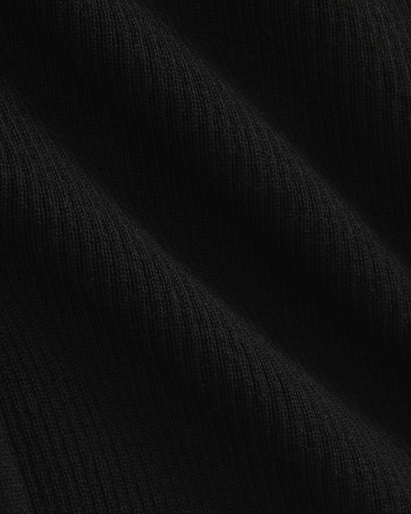 THE SHORT-SLEEVE HENLEY IN ULTRASOFT MERINO 6