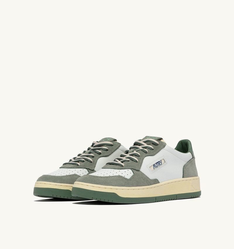 AUTRY MEDALIST LOW SNEAKERS IN MILITARY AND SEA SPAY SUEDE AND LEATHER outlook