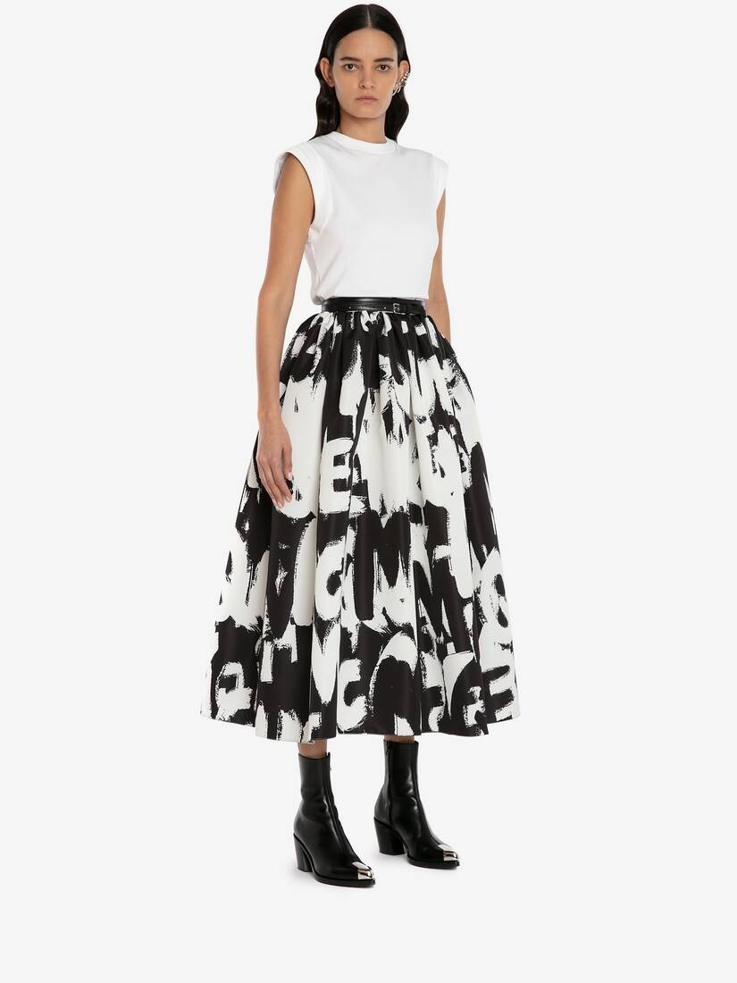 Mcqueen Graffiti Pleated Skirt in Black/white - 3