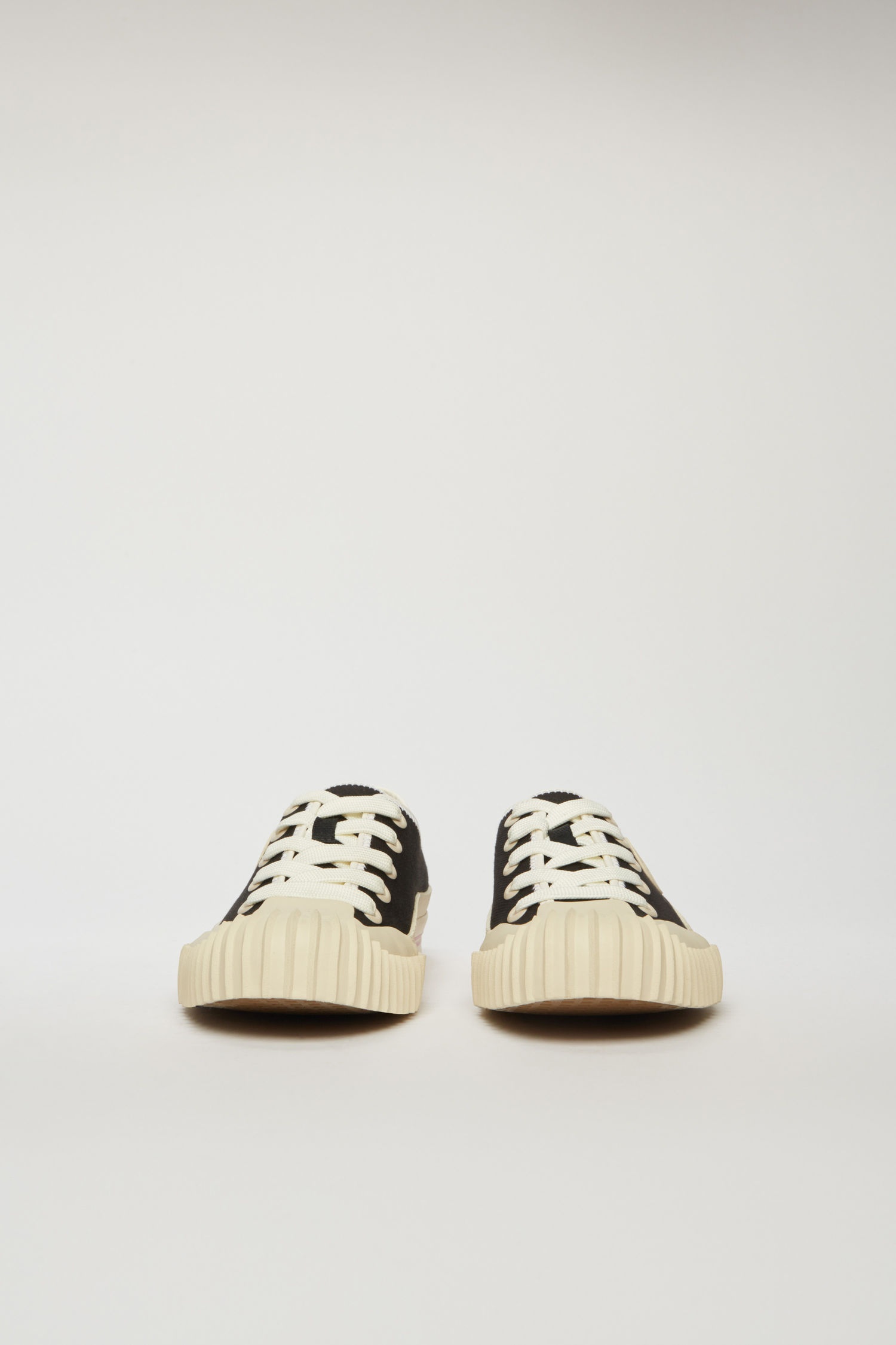 Logo-patch canvas sneakers black - 2