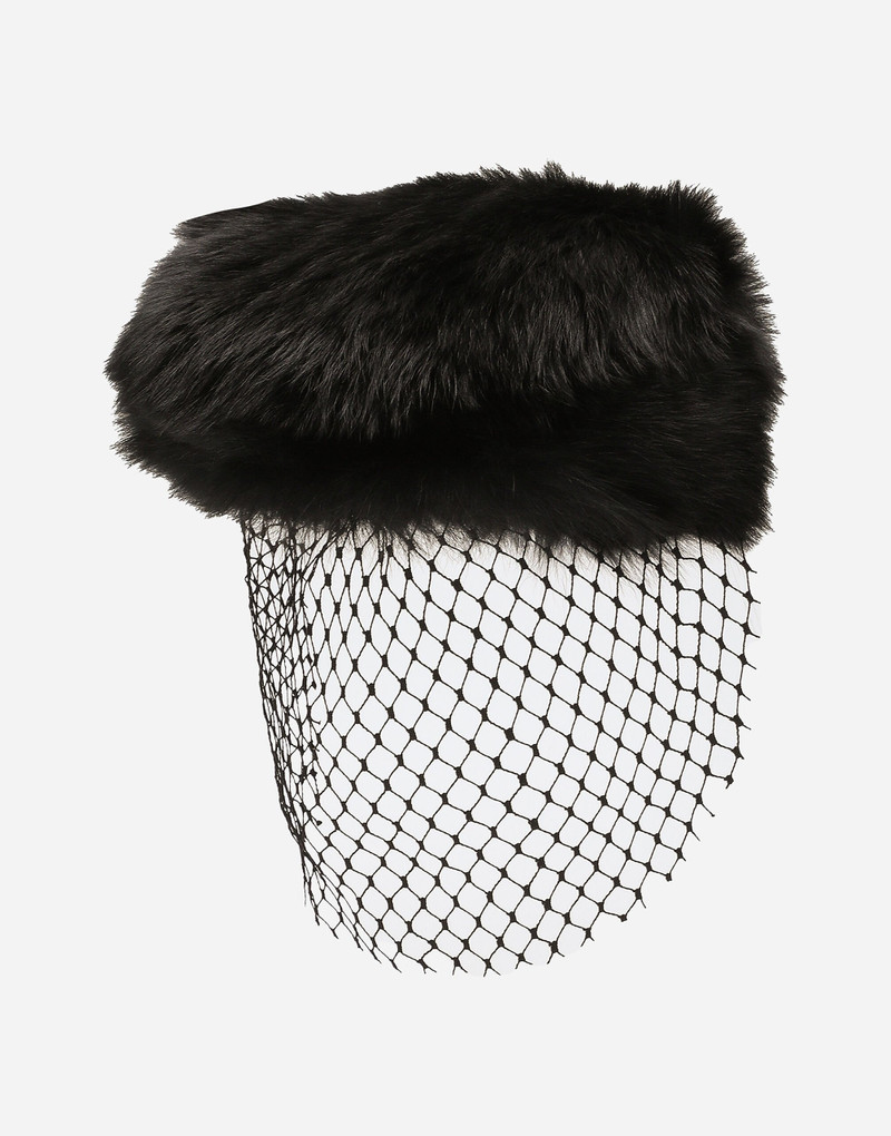 Veil를 가진 Shearling 편평한 모자 1