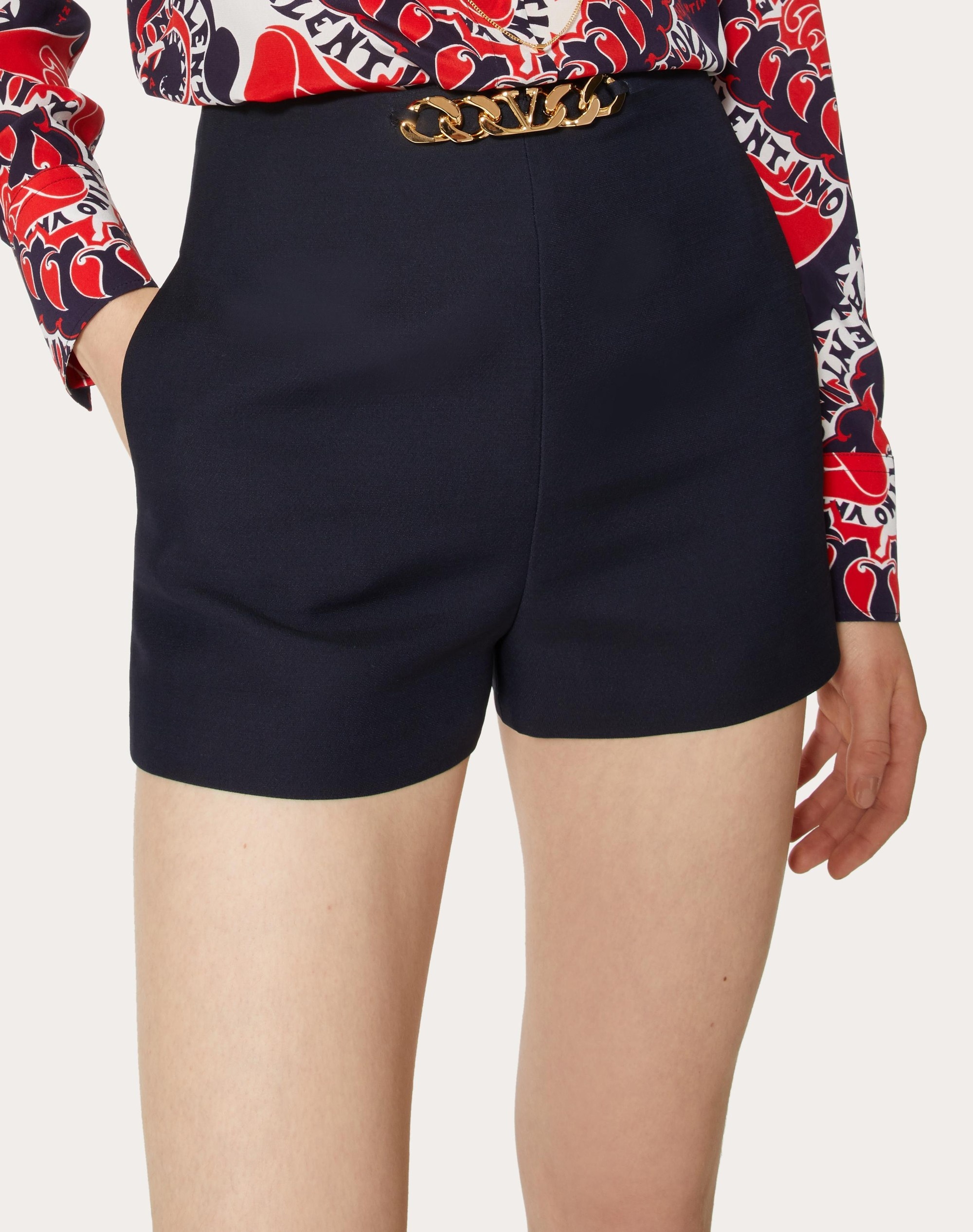 VLOGO CHAIN CREPE COUTURE SHORTS - 5
