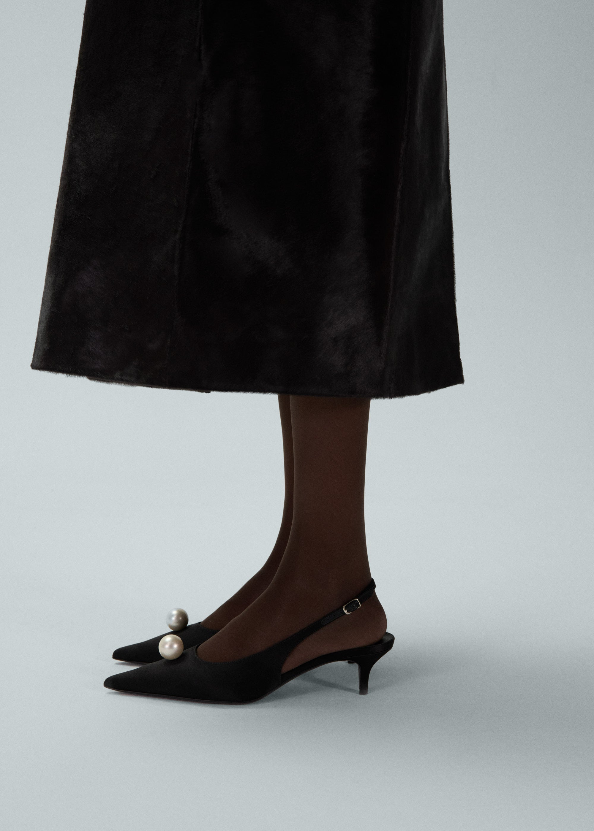 Slingback pearl kitten heels in black satin - 4