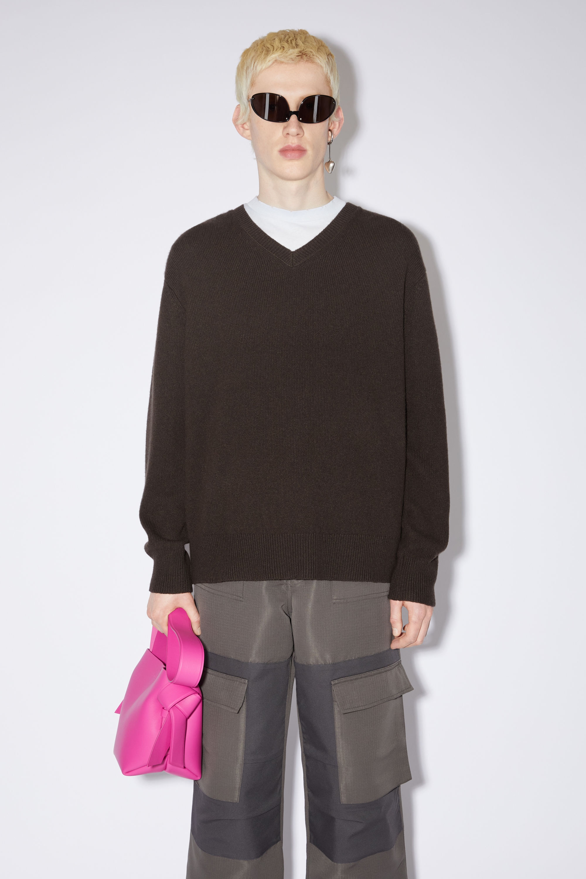 V-neck wool cashmere jumper - Coffee brown - 2