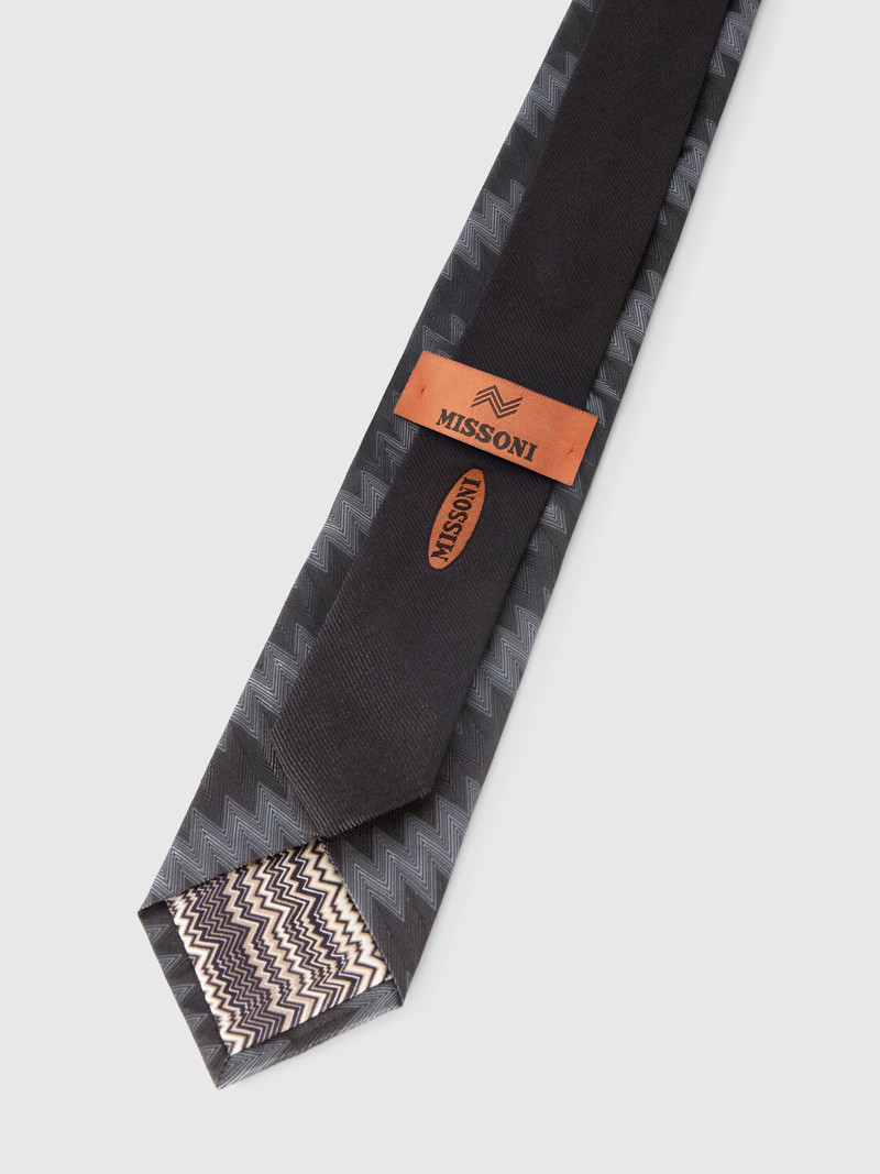 Silk tie with Greek zigzag pattern 3