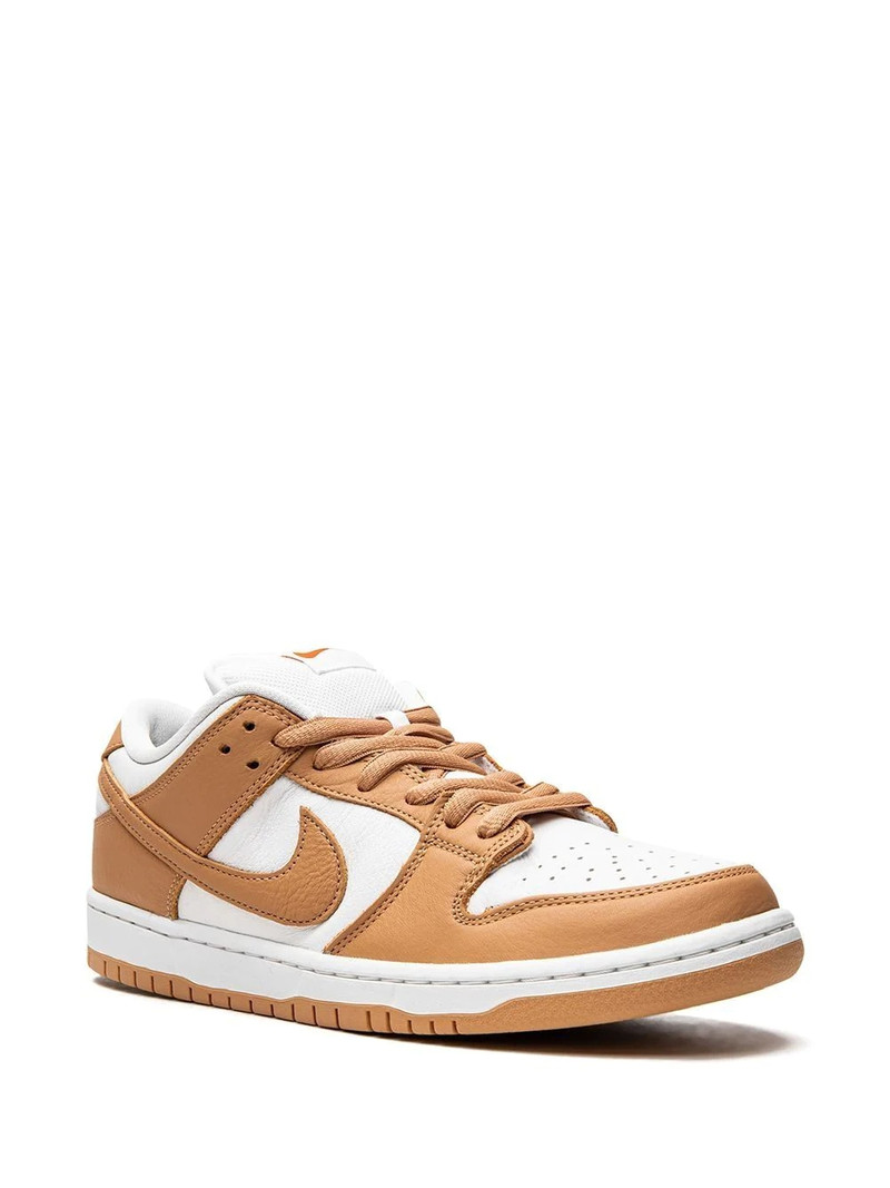 Nike Dunk Low sneakers outlook