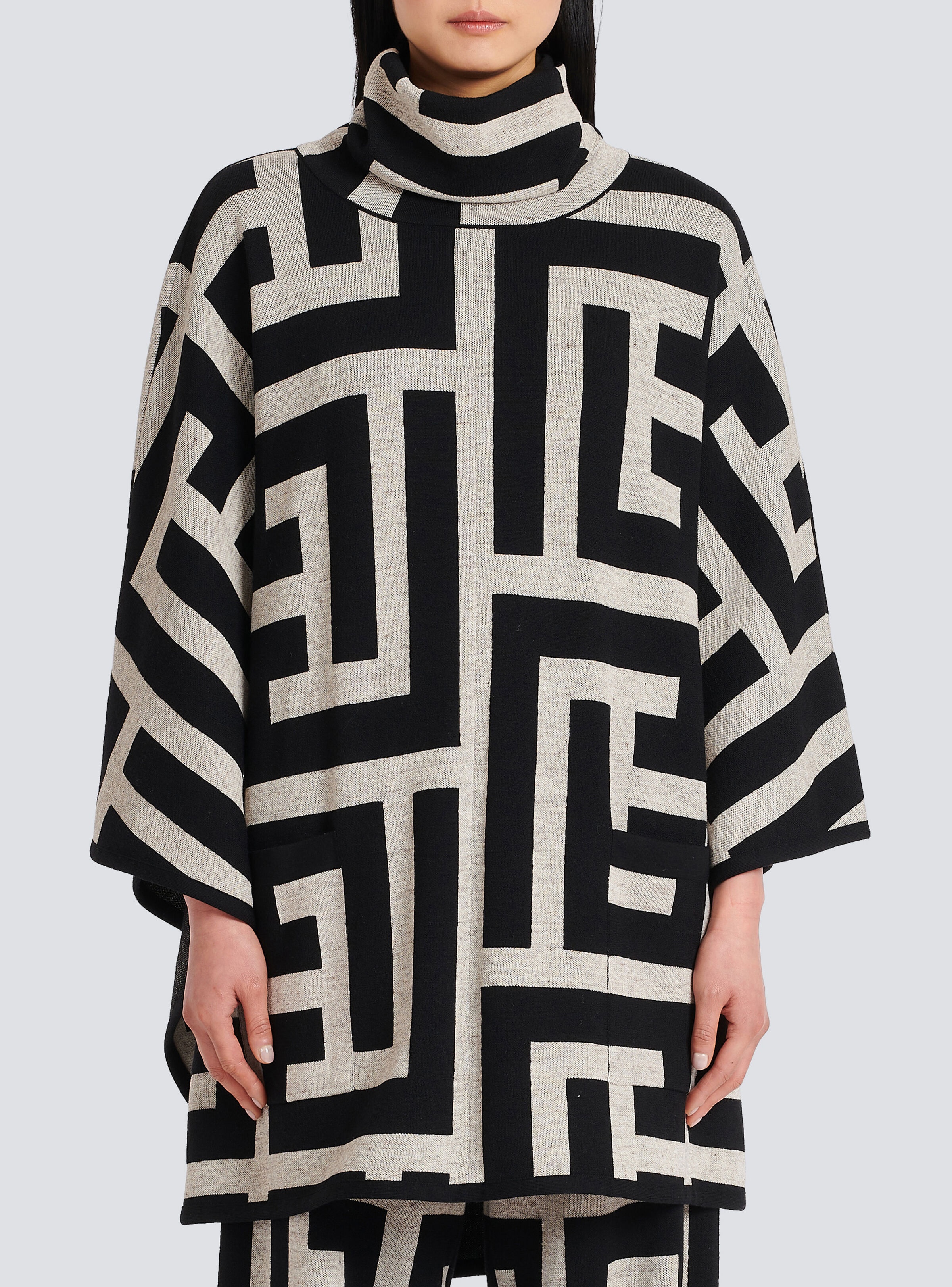 Knit poncho with maxi Balmain monogram print - 6