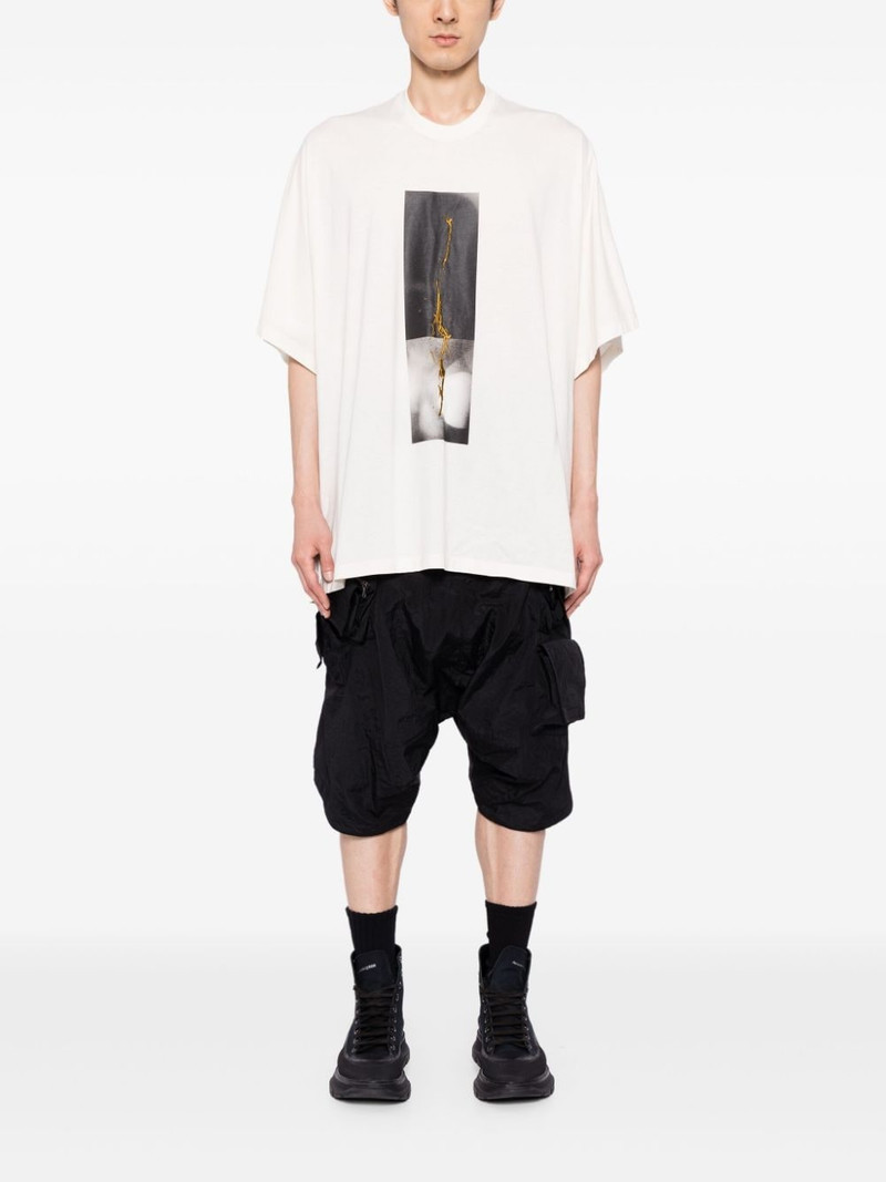 Julius mid-rise drop-crotch cargo shorts outlook