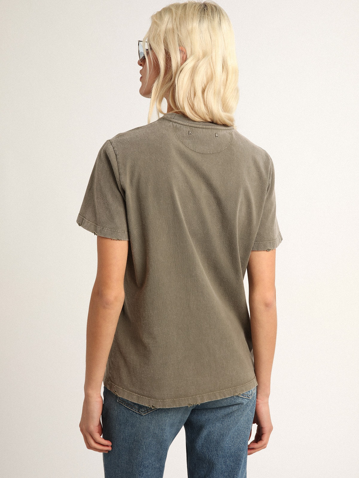 Olive-green regular-fit T-shirt with Golden lettering on the front - 4