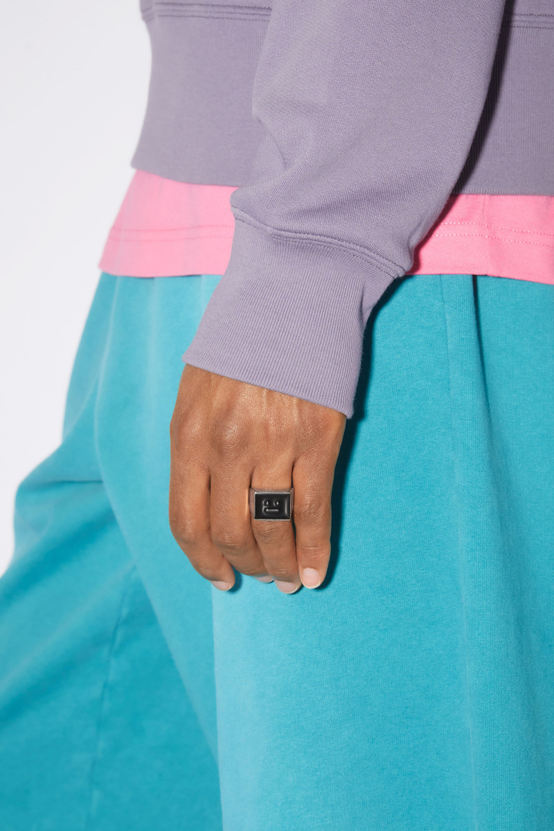 Face logo signet ring - Black 3