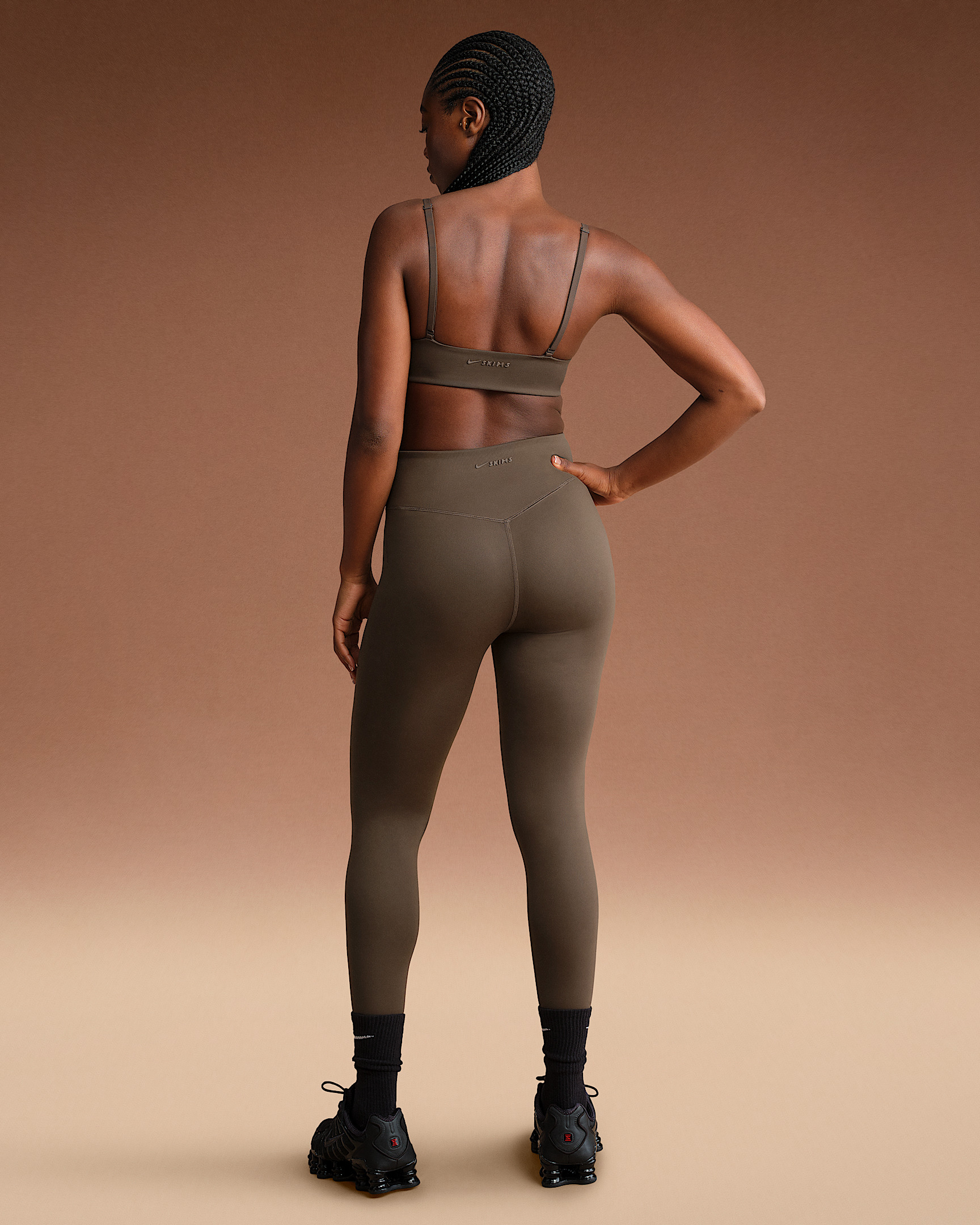 NikeSKIMS Matte Women's High-Waisted 26" Leggings - 4