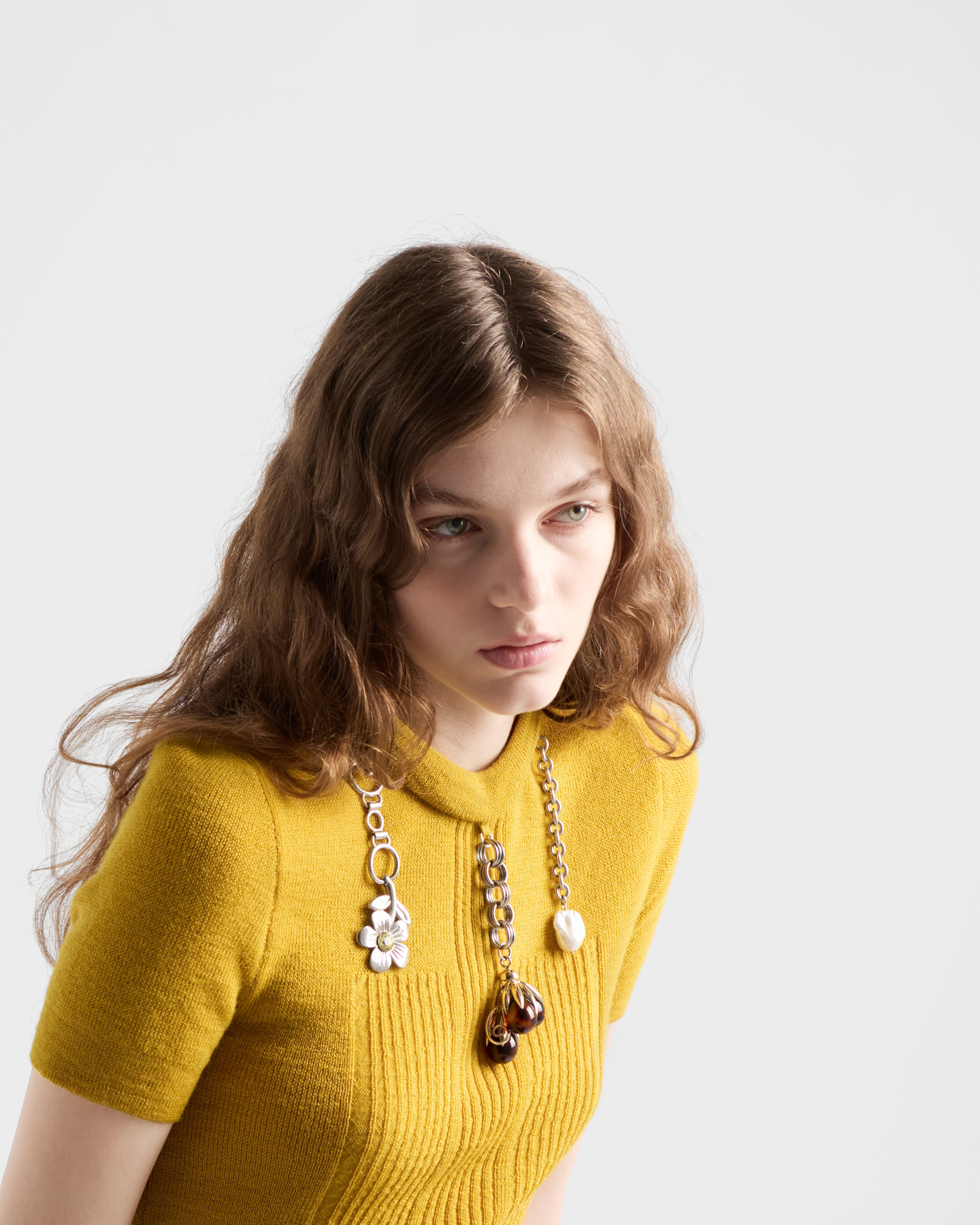 Short-sleeved wool knit sweater with pendants - 6