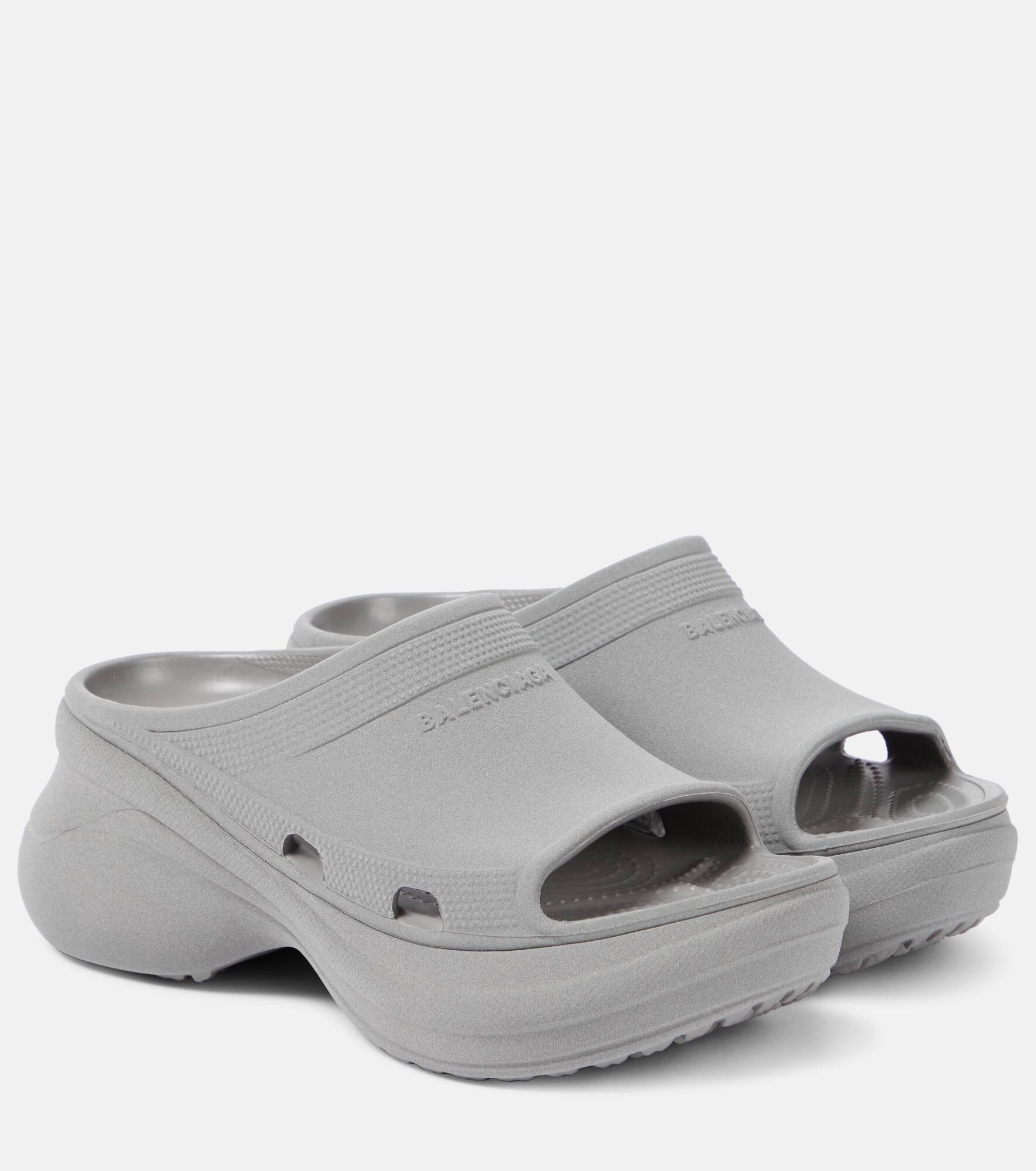 BALENCIAGA x Crocs Pool slides mytheresa REVERSIBLE