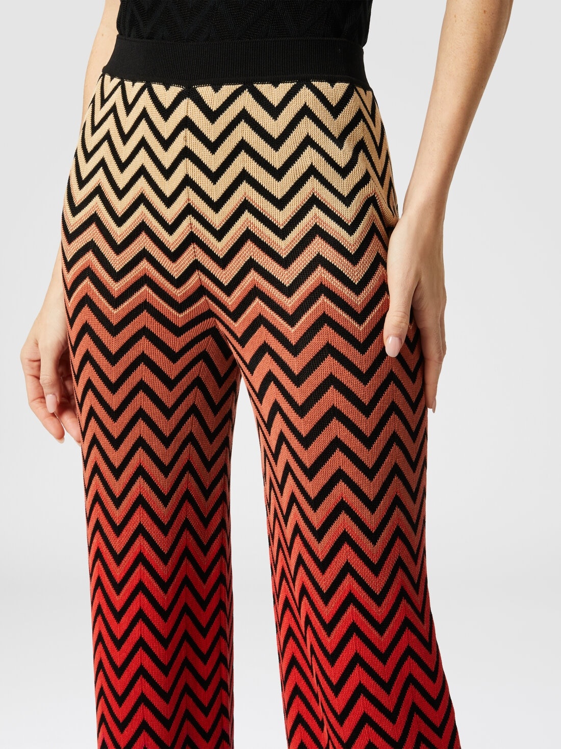 Straight trousers with dégradé chevron motif - 5