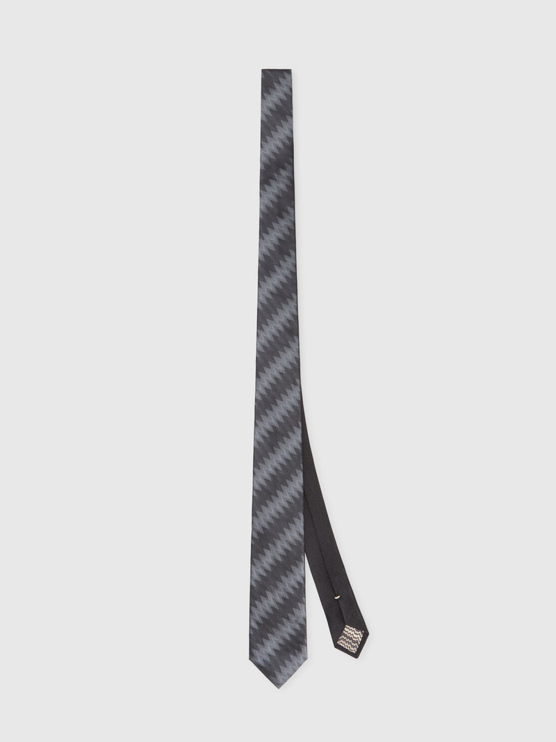 Silk tie with Greek zigzag pattern 1